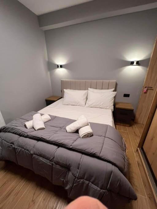 Three-Bedroom House photo 3