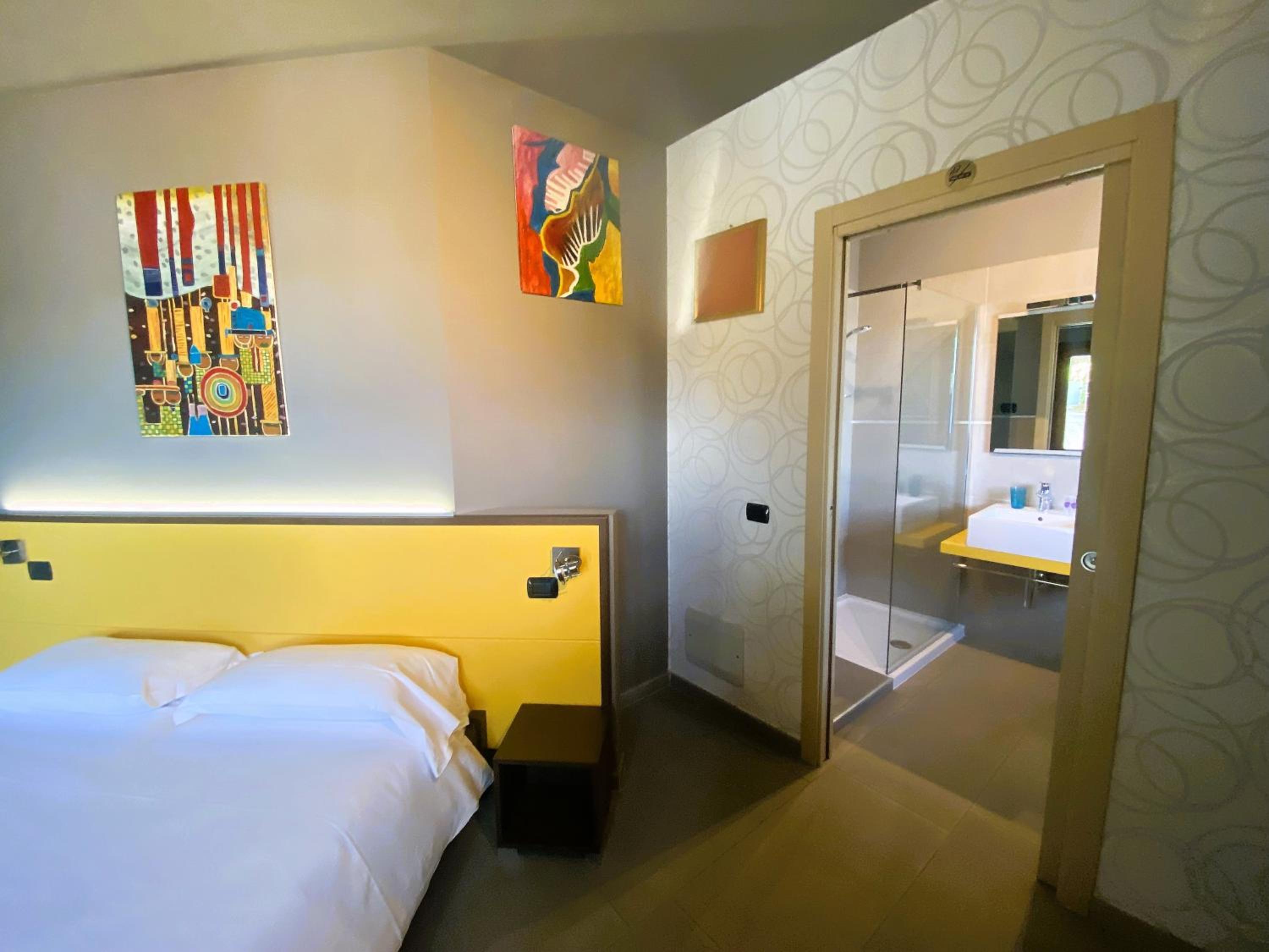 Standard Double Room photo 3