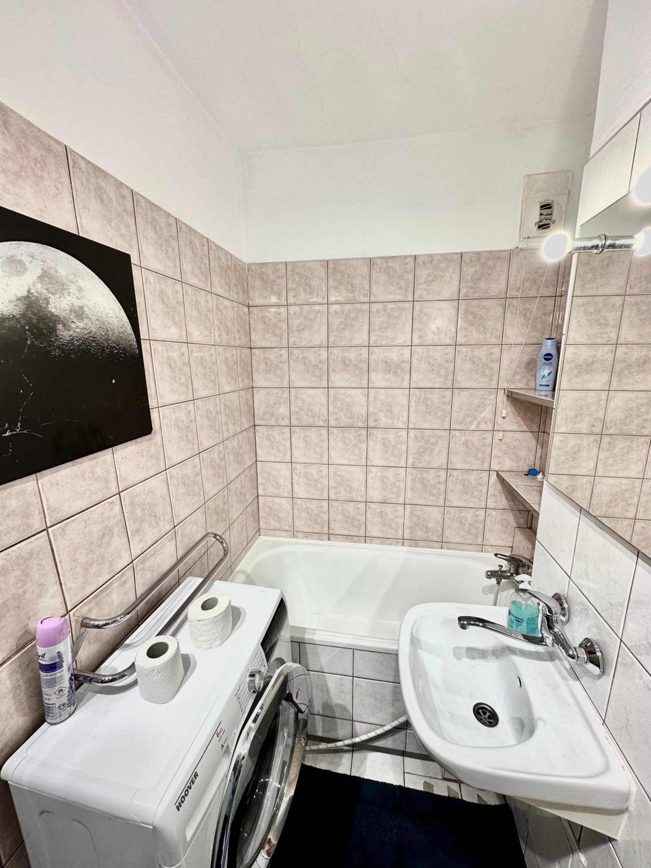 One-Bedroom Apartment - Photo 24