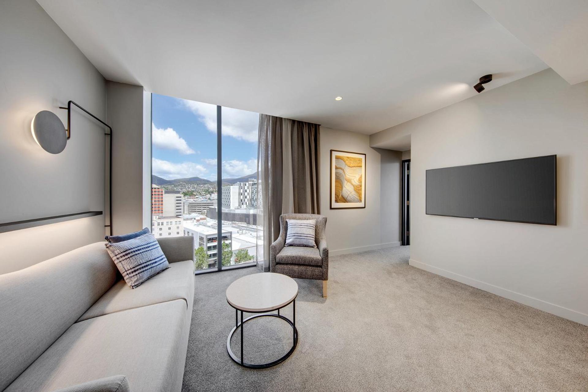 Deluxe Queen Suite - Photo 6