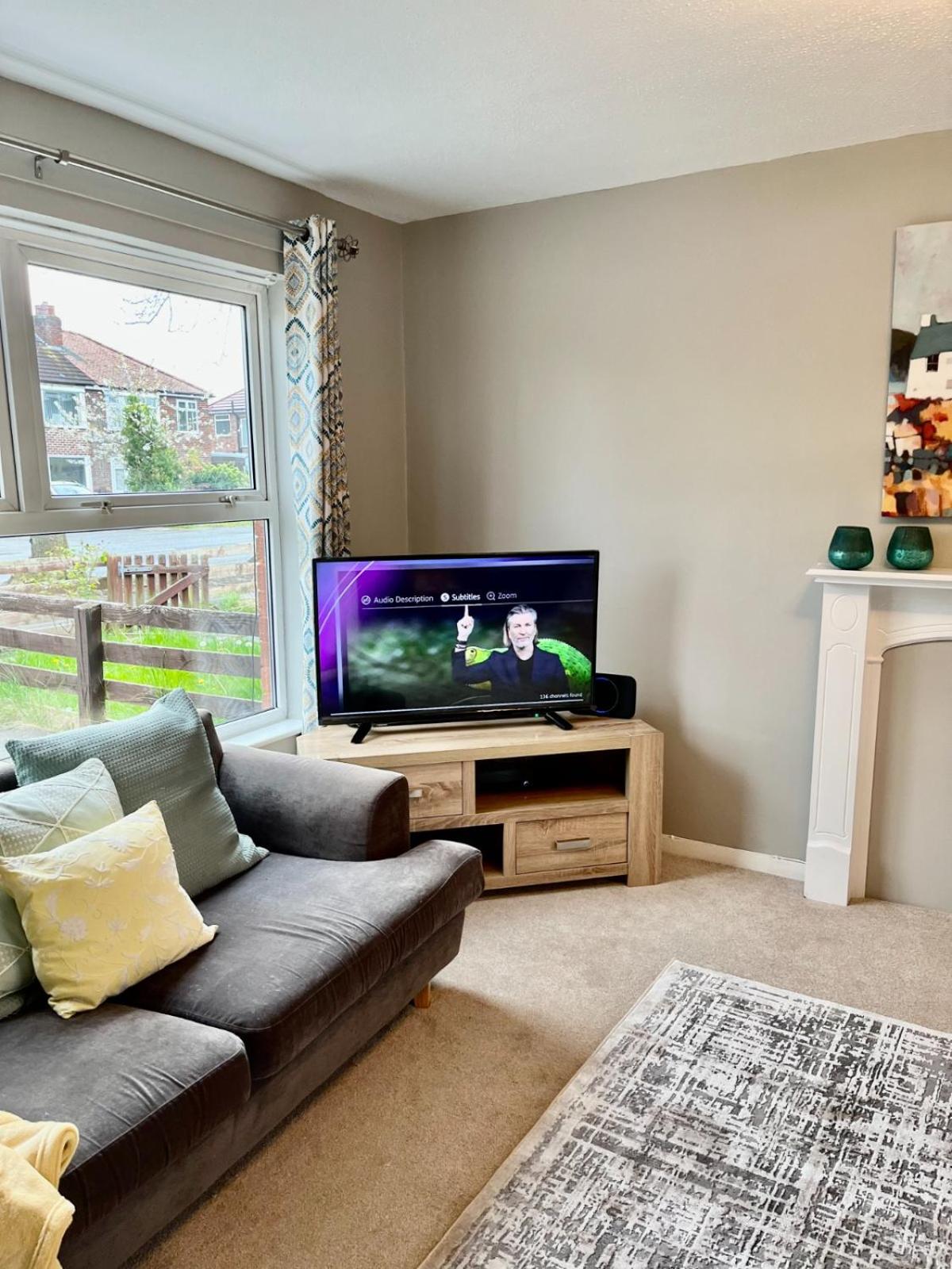 Three-Bedroom House photo 2