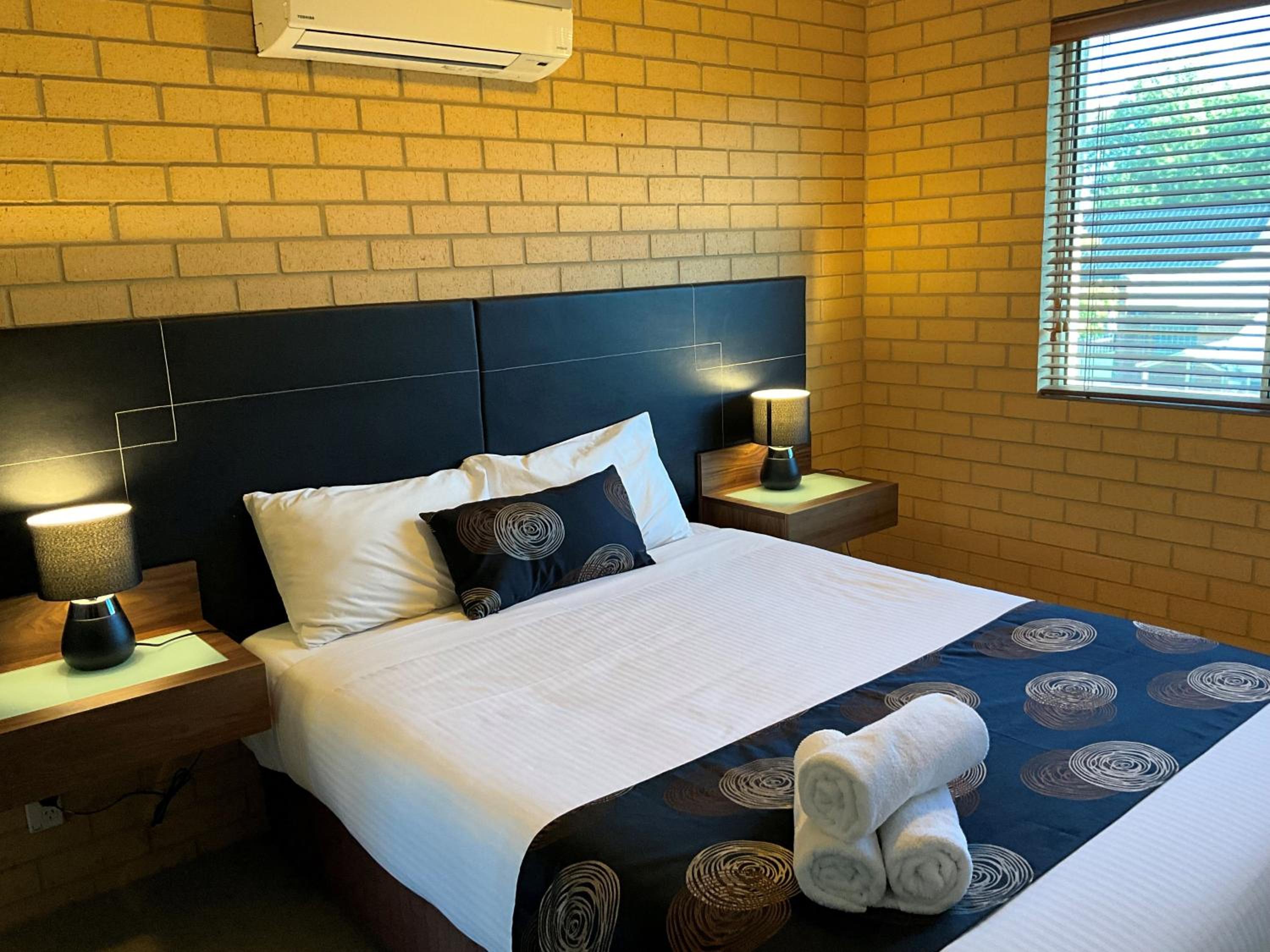 Luxury Queen Room