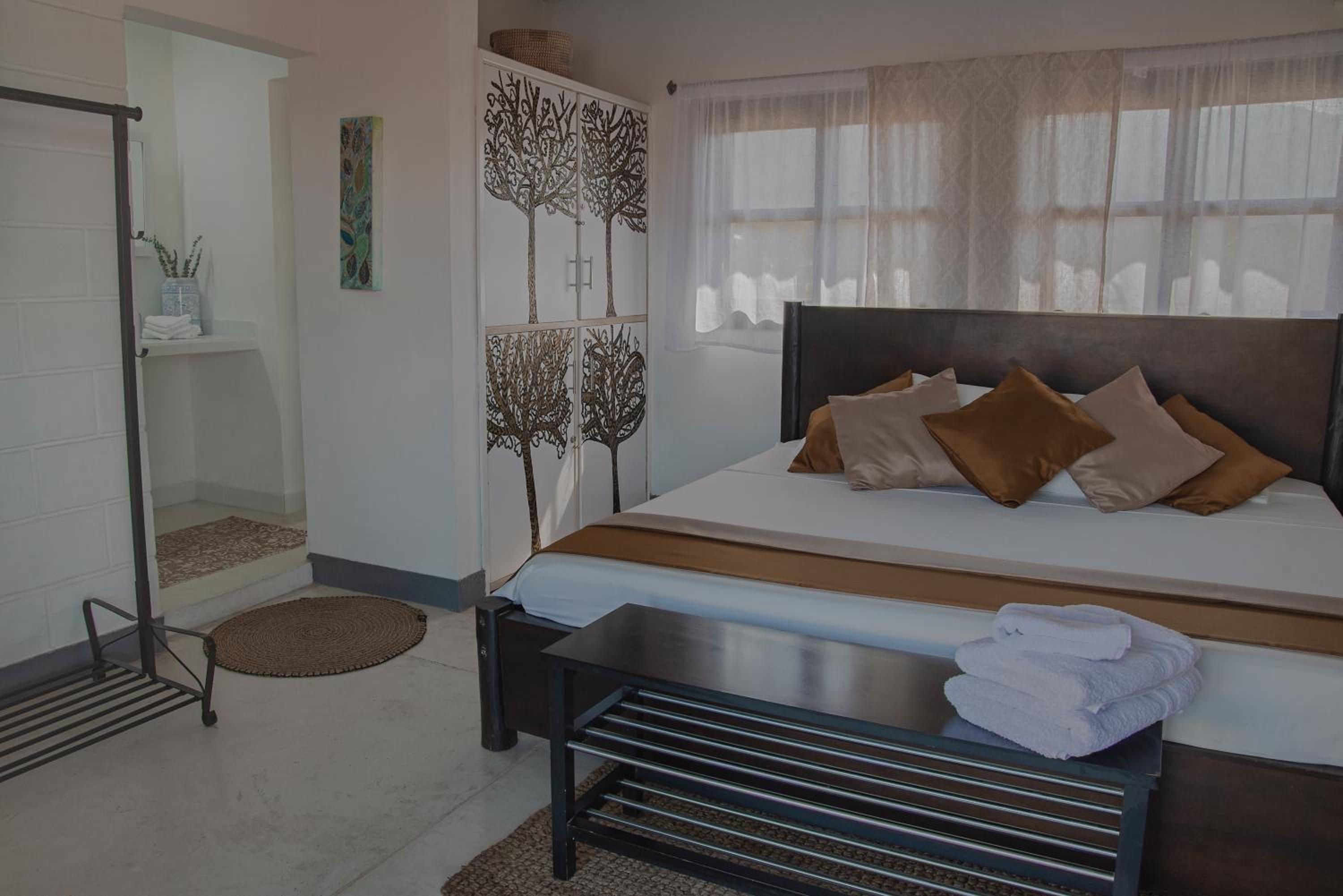 Deluxe Queen Room