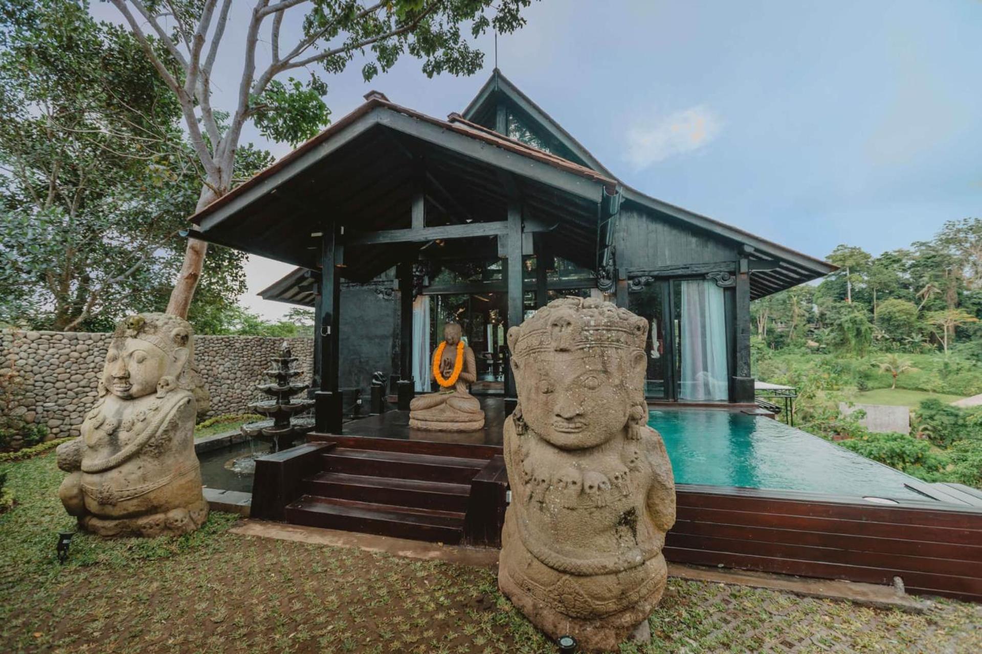 Villa with Private Pool - Photo 11
