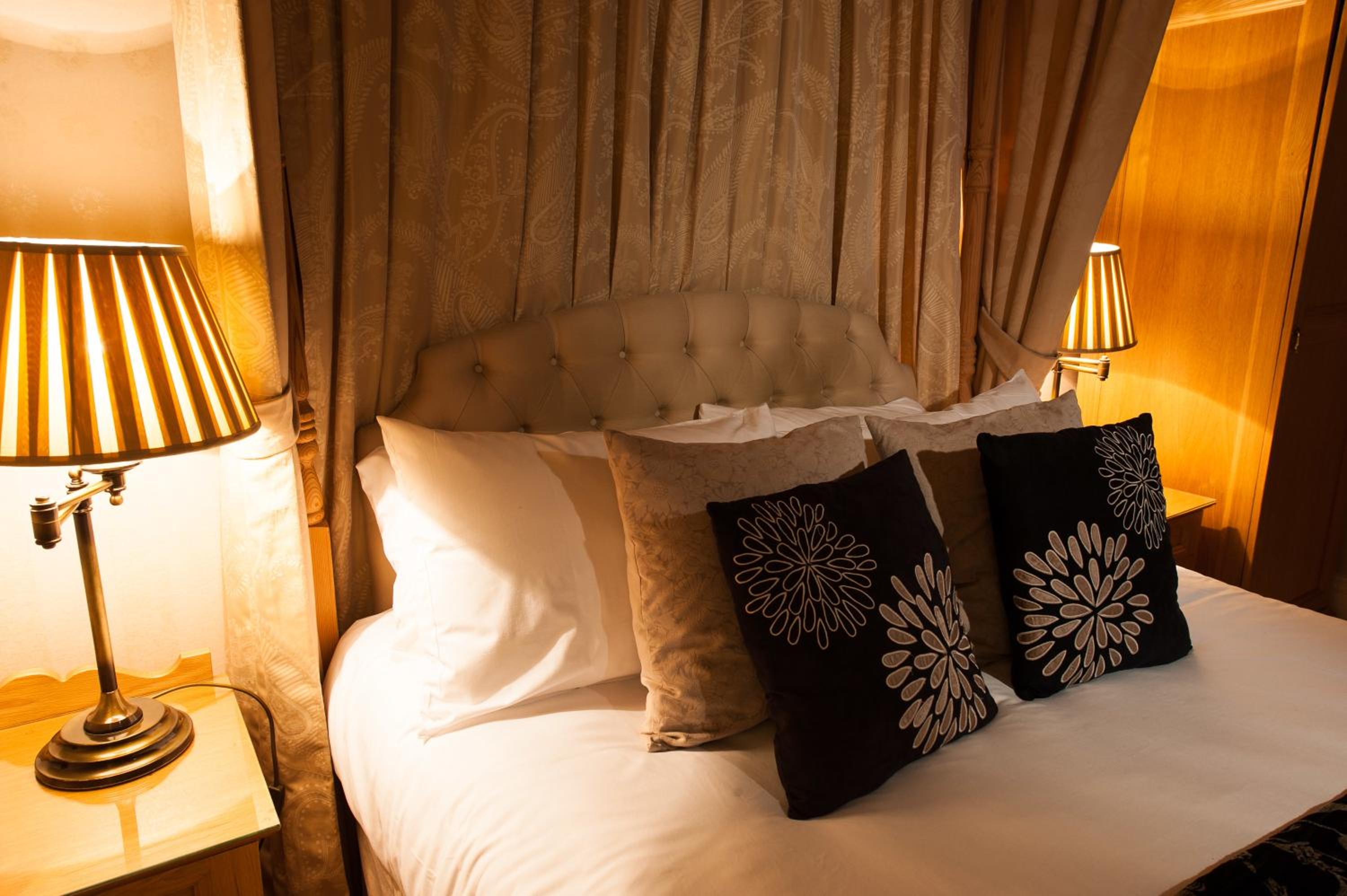Double Room with Four Poster Bed - Photo 4
