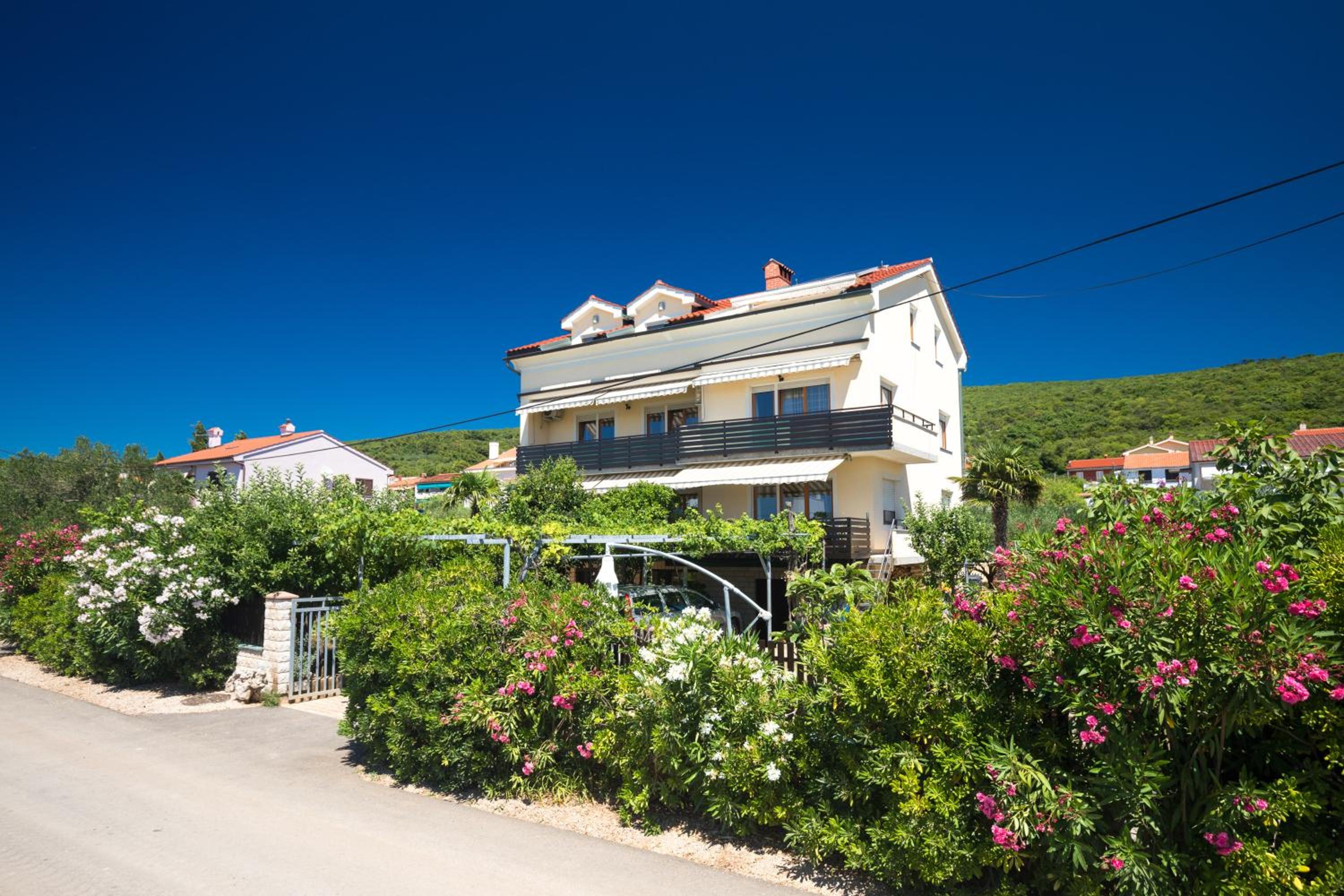 Two-Bedroom Apartment with Terrace and Sea View photo 2