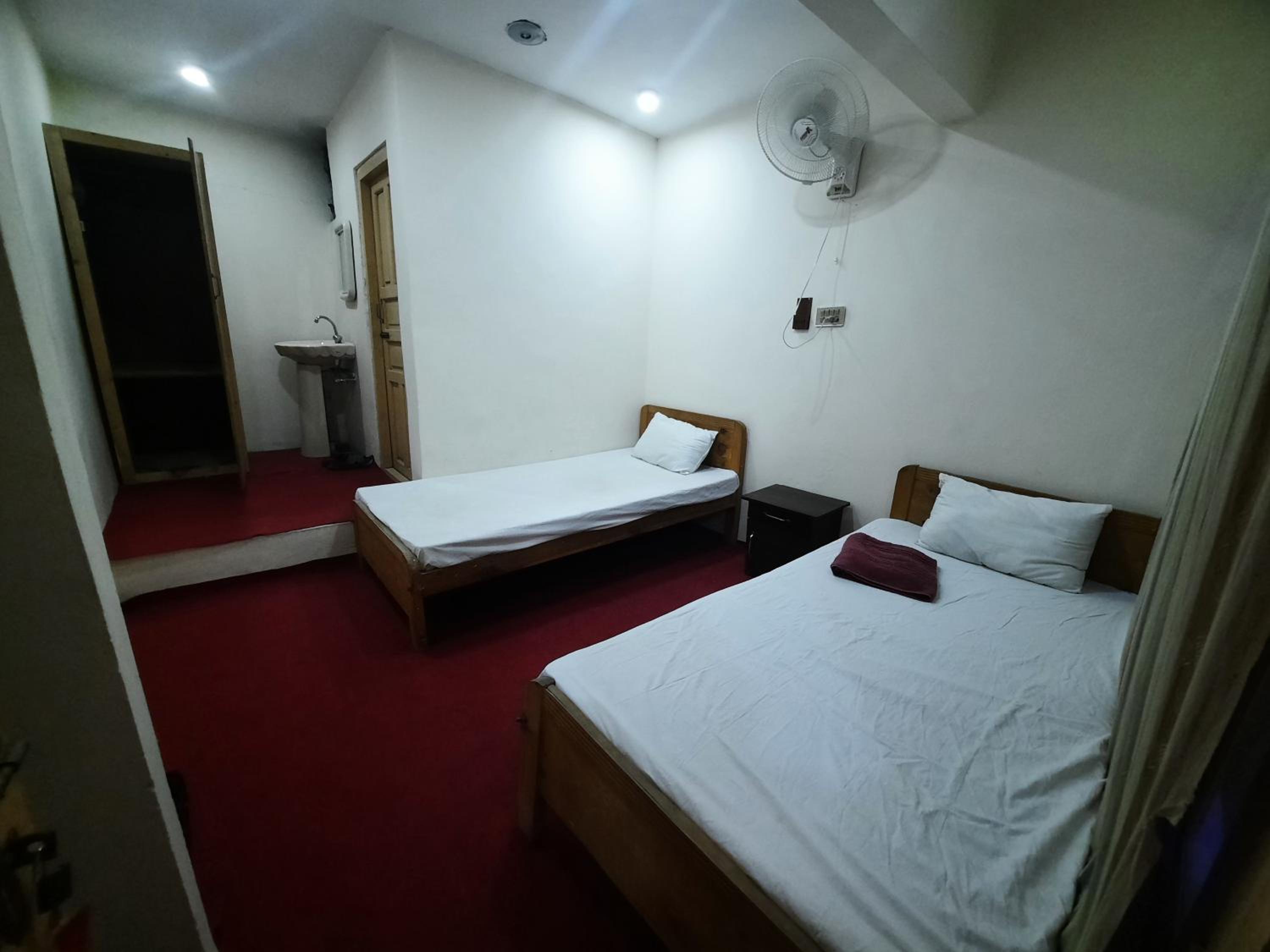 Double or Twin Room with Bathroom photo 3
