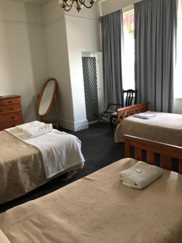 Basic Triple Room with Shared Bathroom