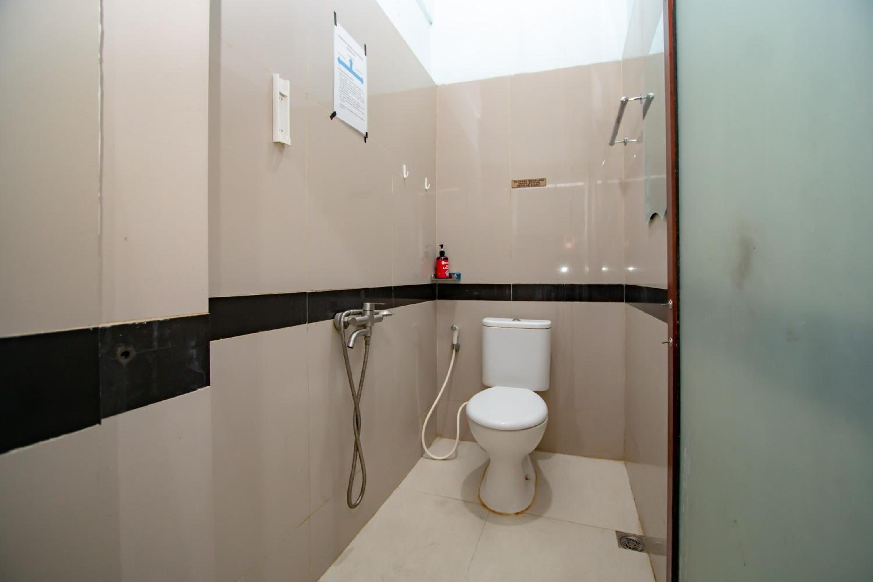 Deluxe Room - Photo 5