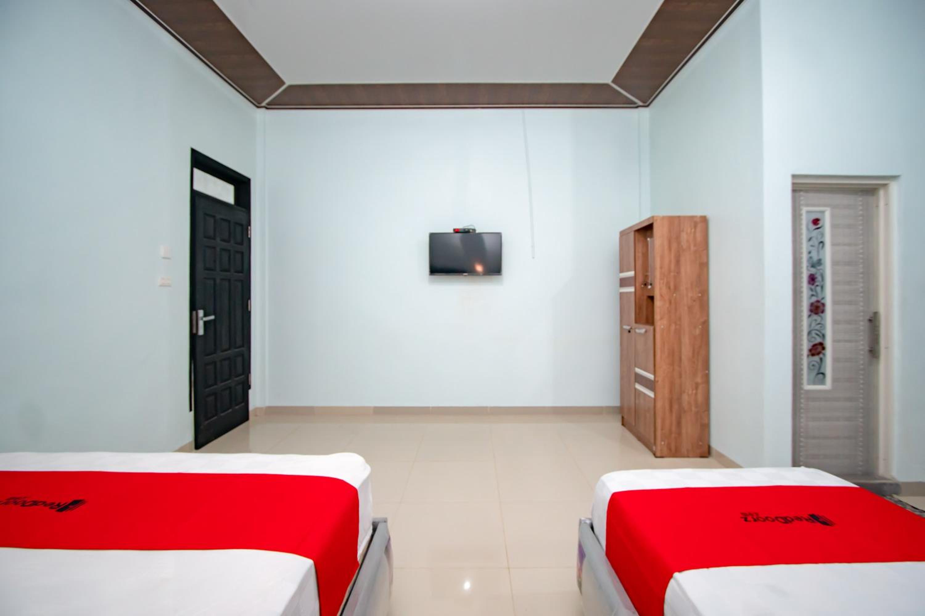 Family Room - Photo 1