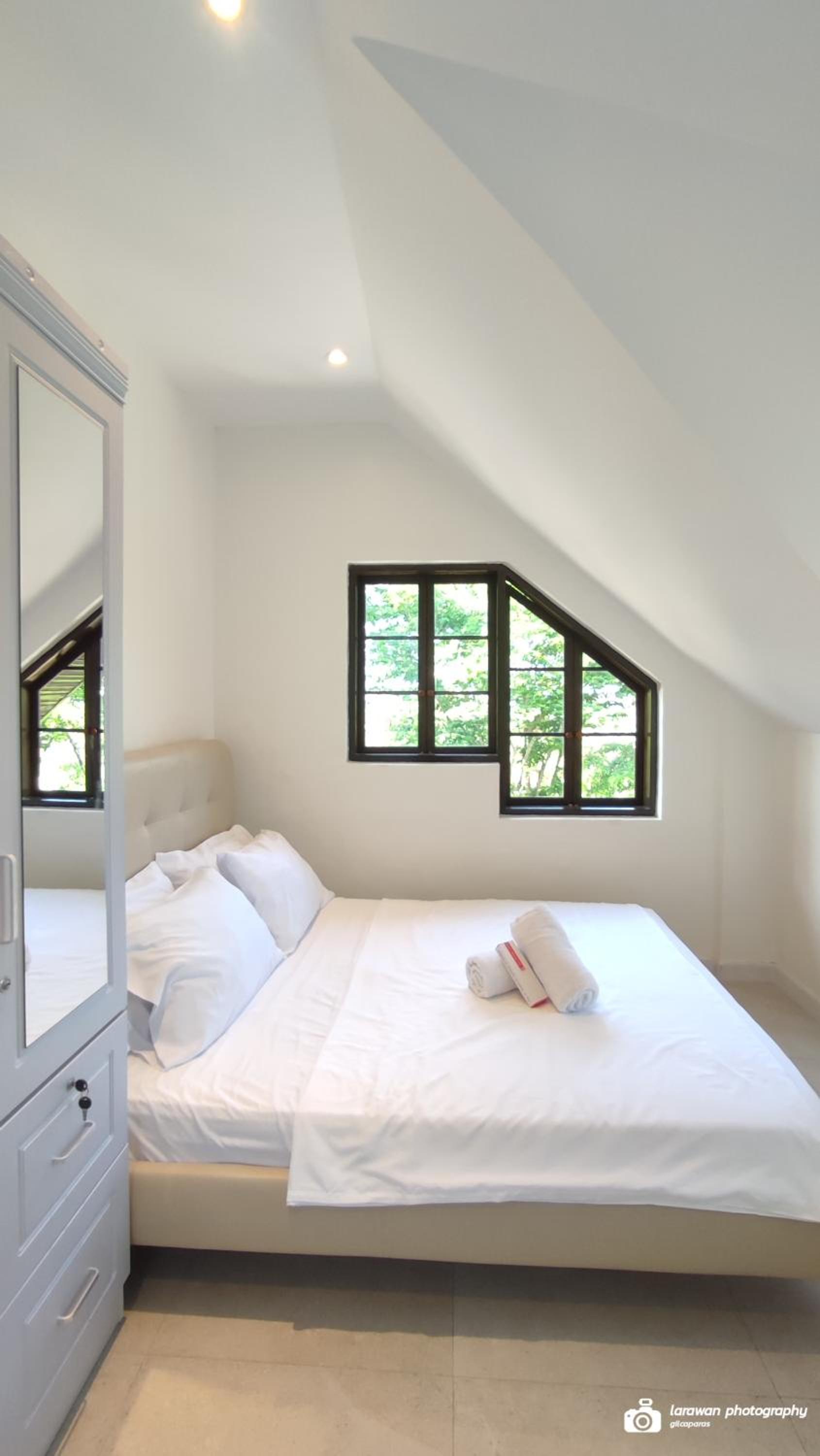Queen Room with Balcony photo 2