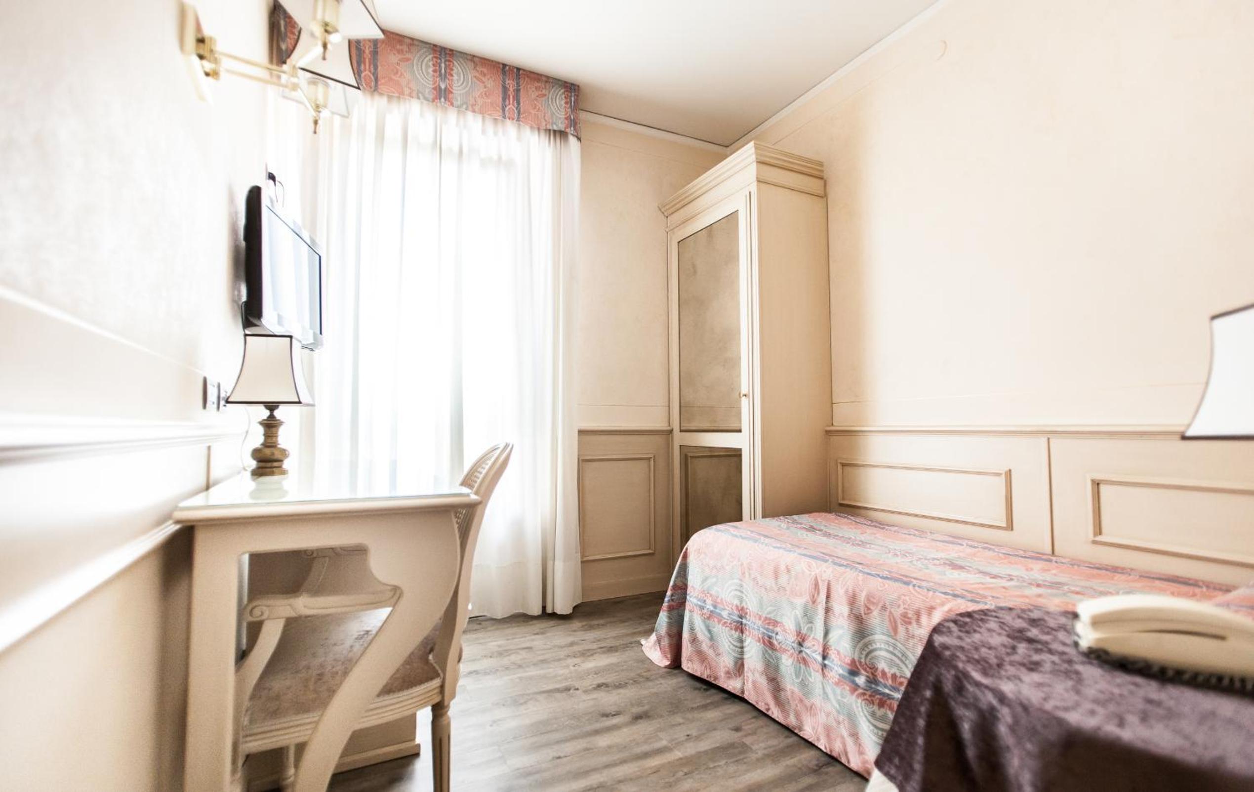 Single Room - Photo 6