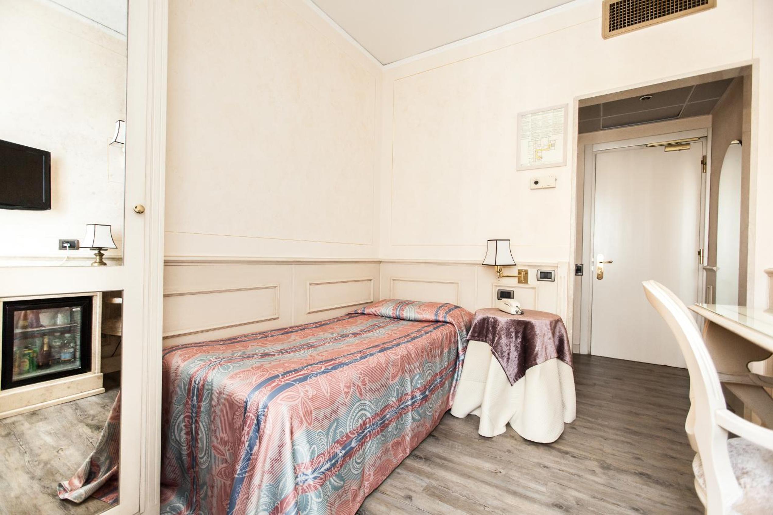 Single Room - Photo 3