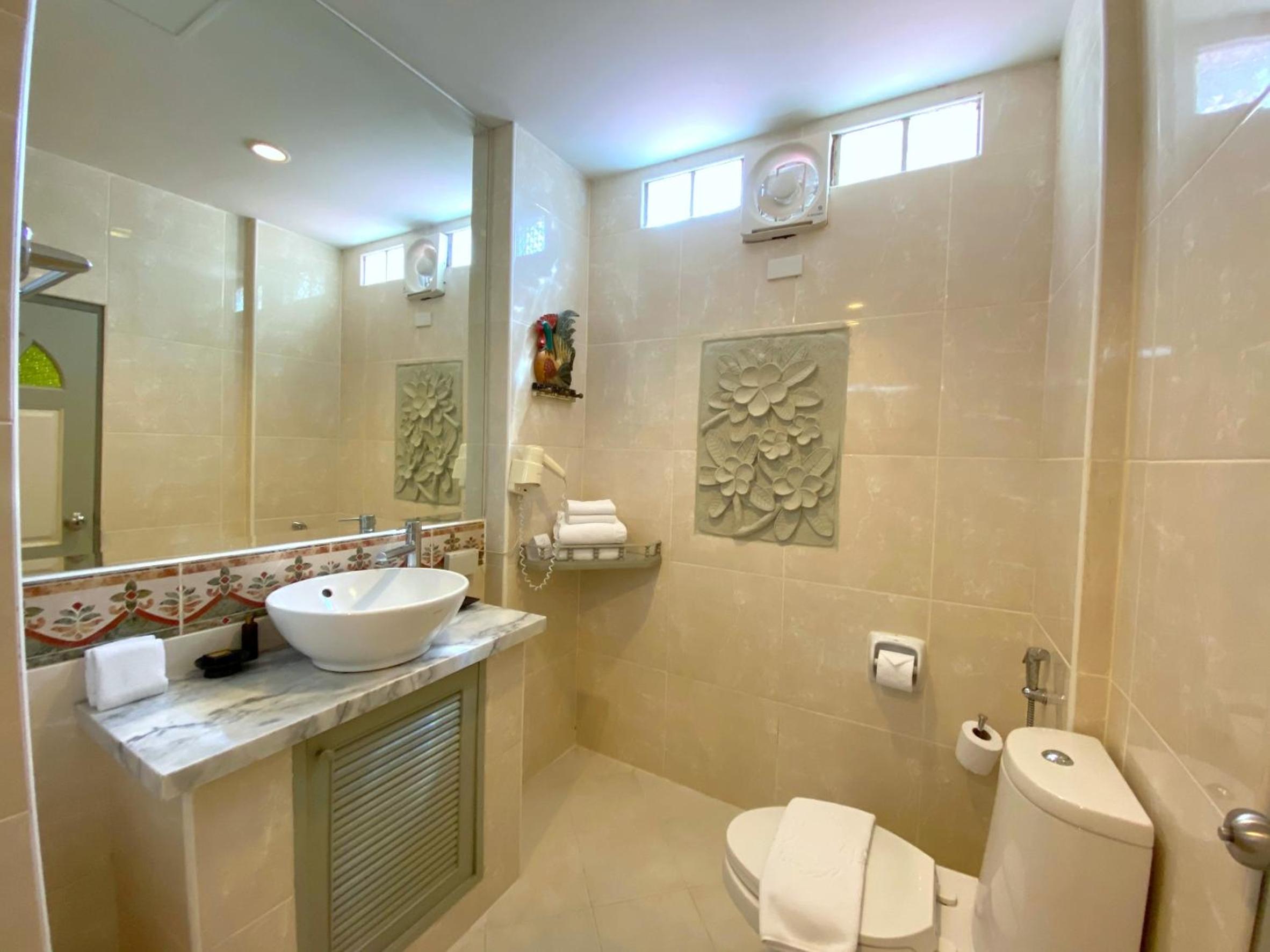 Como Luxury Suite (Pet Friendly) - Photo 7