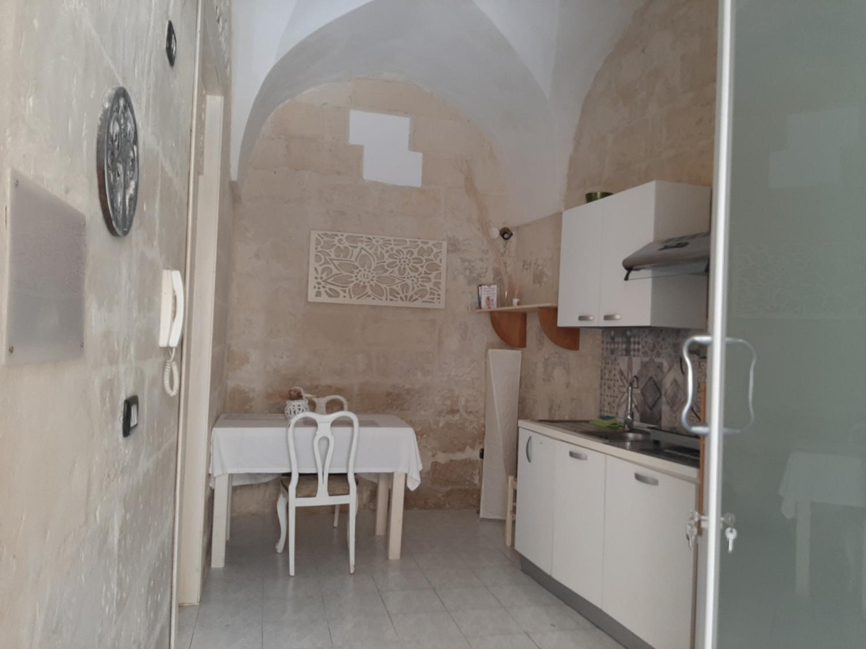 One-Bedroom Apartment - Photo 7