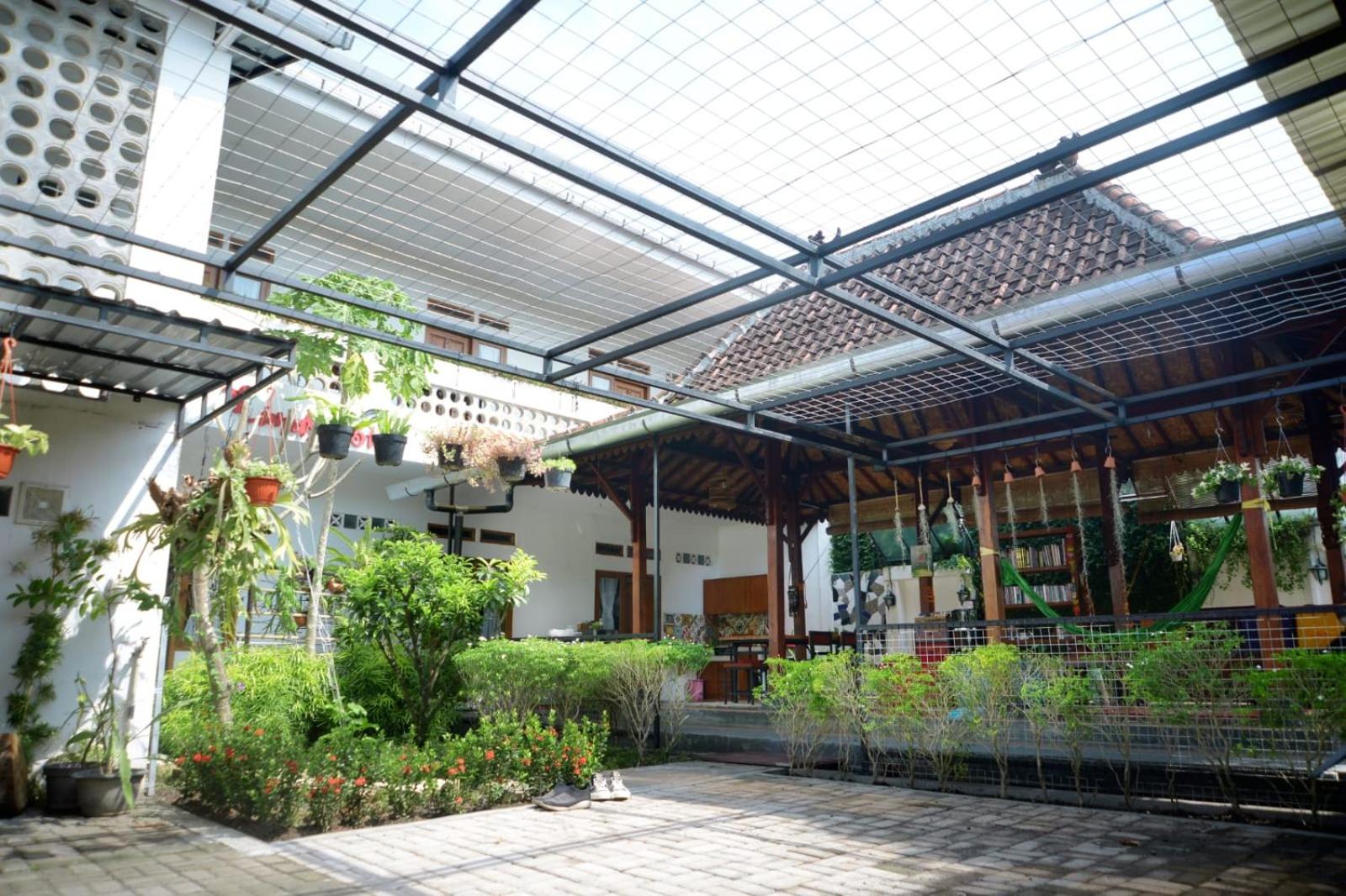 Queen Room with Garden View - Photo 14