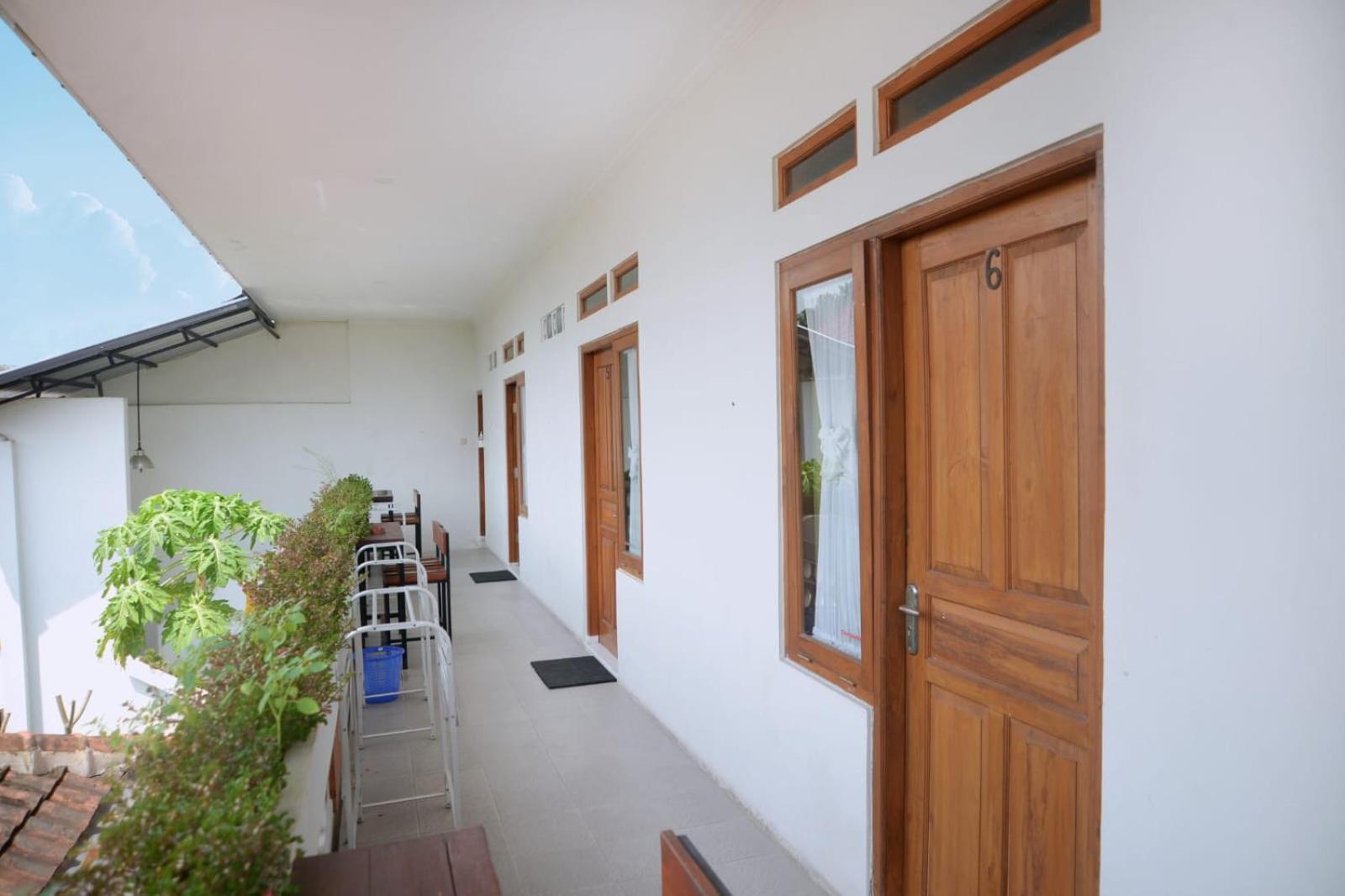 Queen Room with Garden View - Photo 7