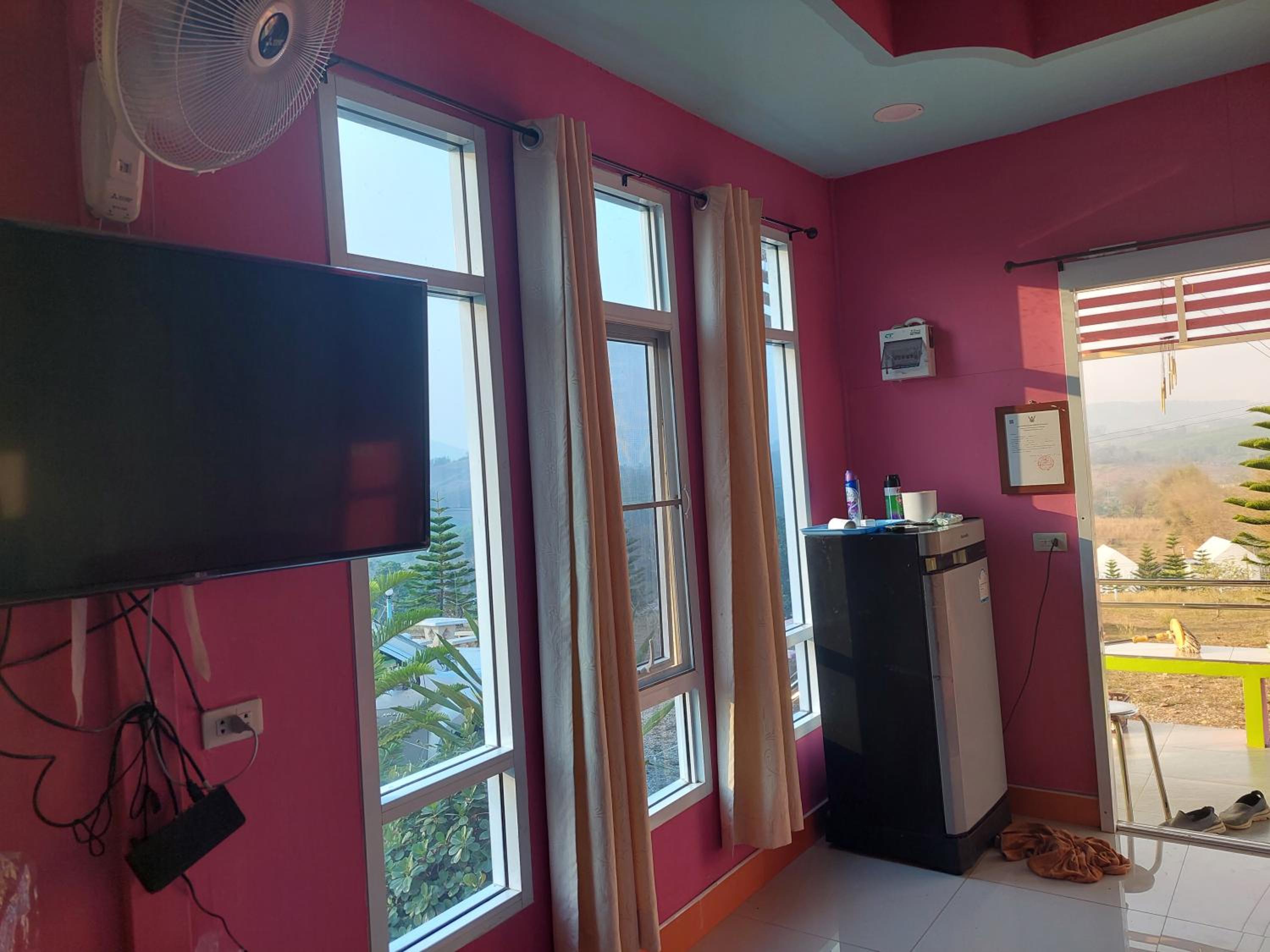 Family Room with Mountain View - Photo 1