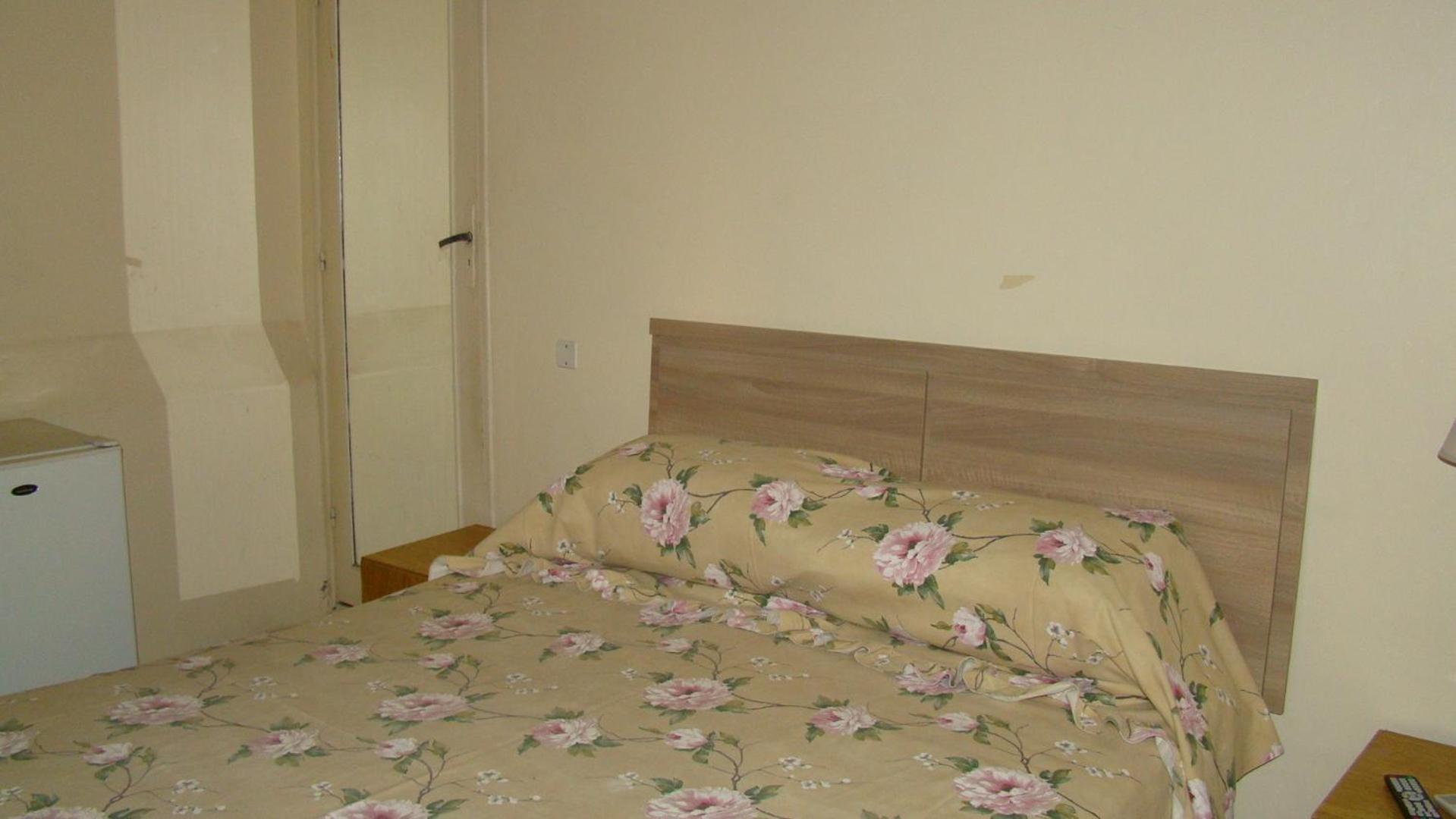 Standard Queen Room photo 2