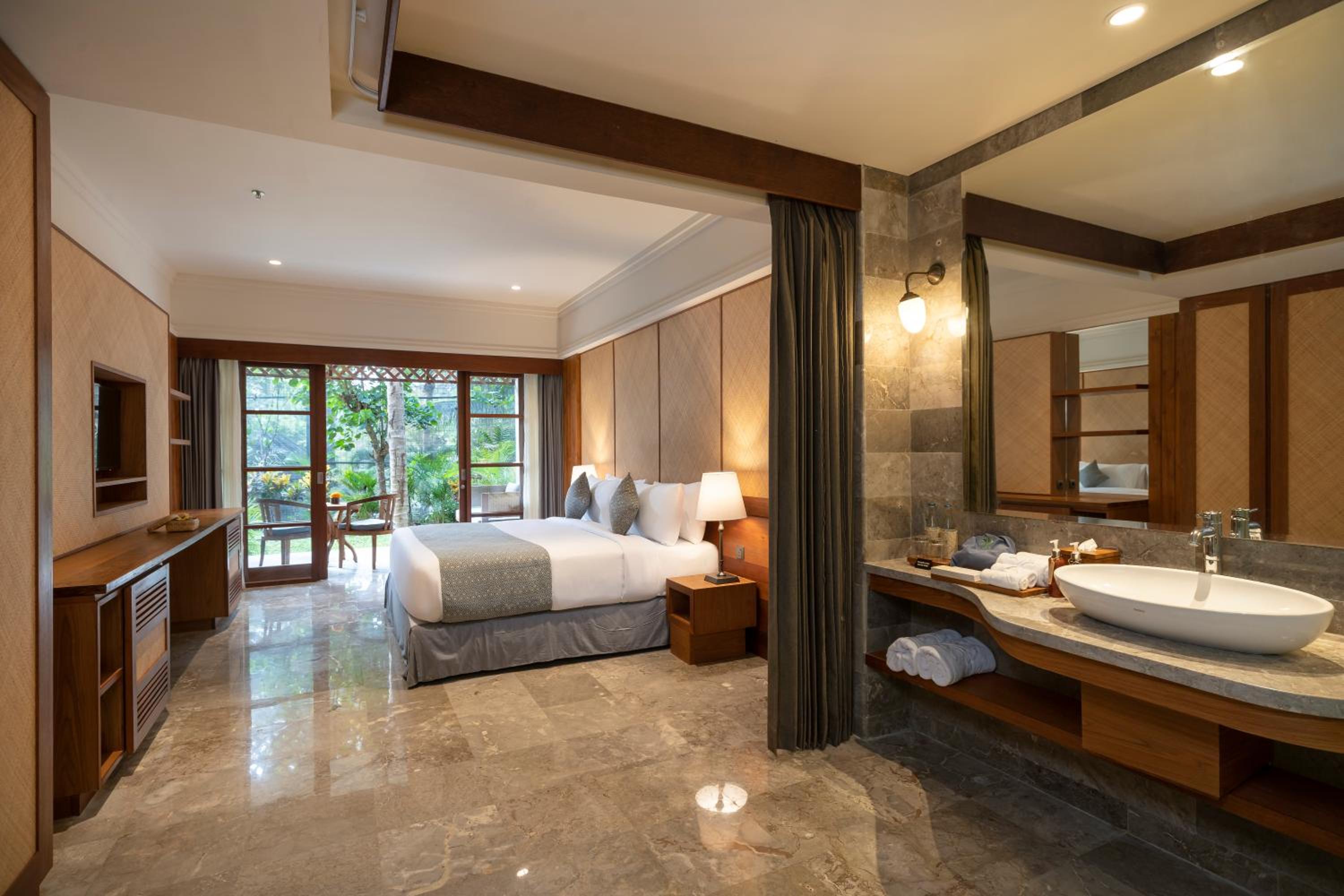 Bisma Room thumbnail 5