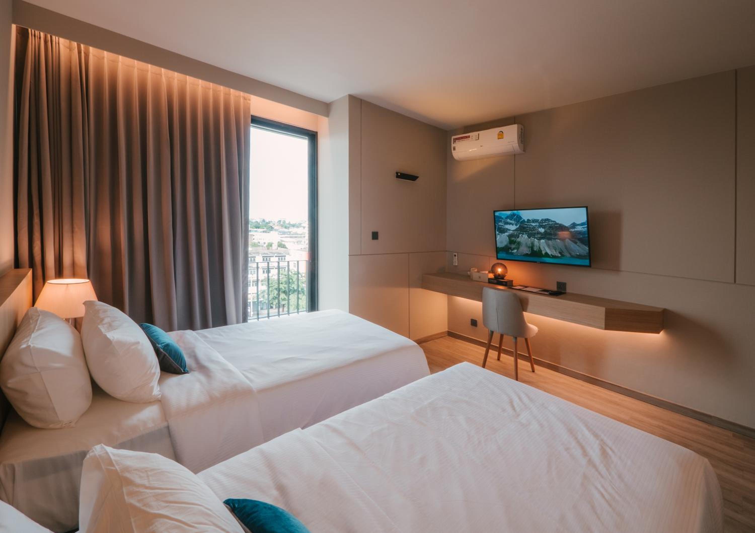 Standard Twin Room - Photo 4