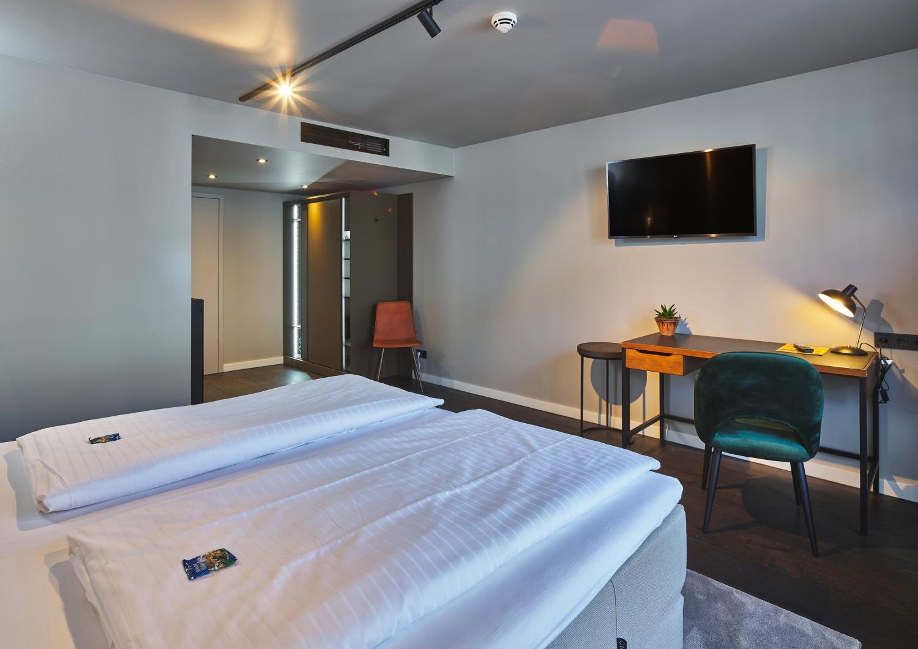Large Double Room photo 3