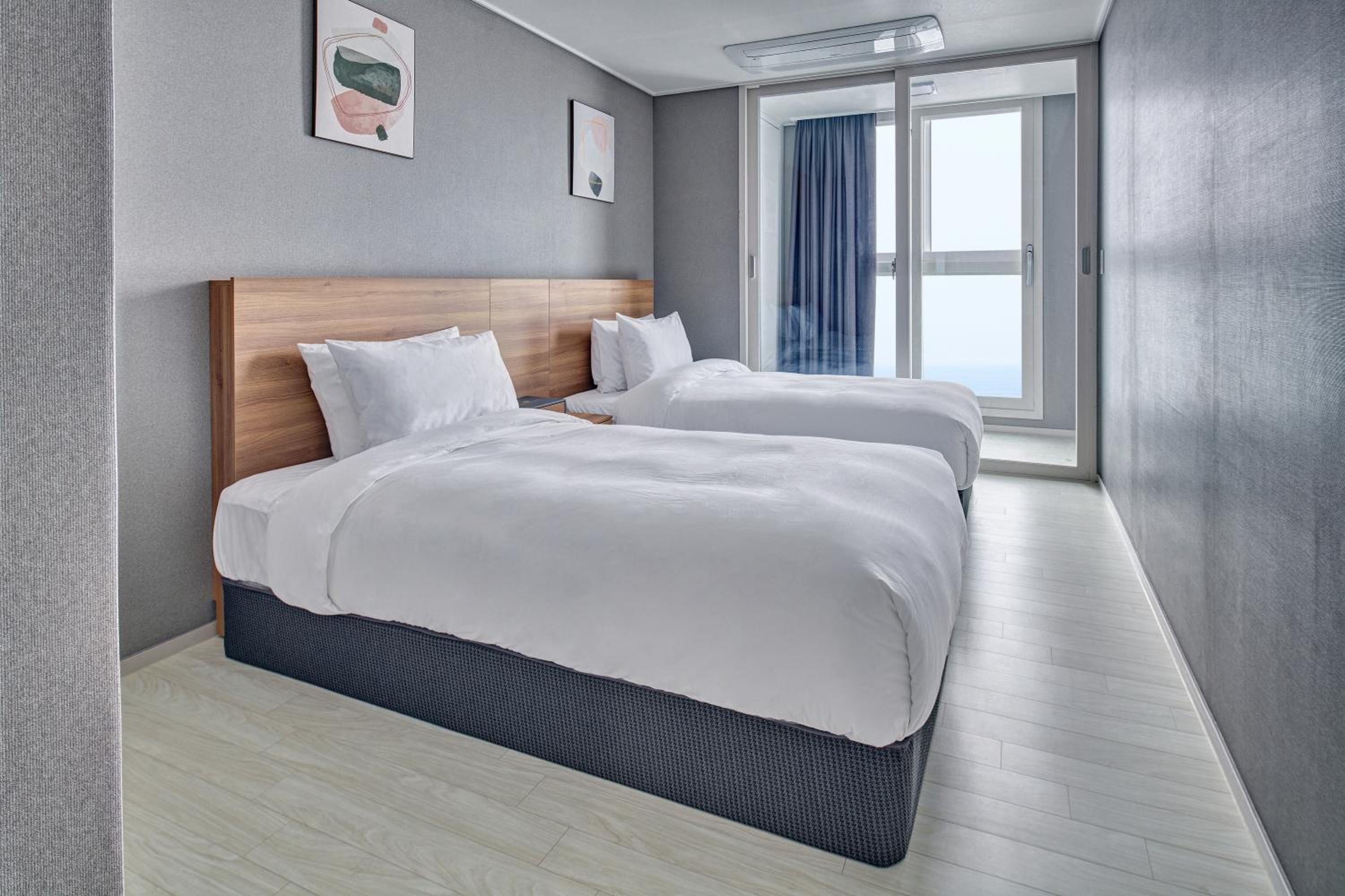 Junior Suite Twin with Sea View  - Photo 8