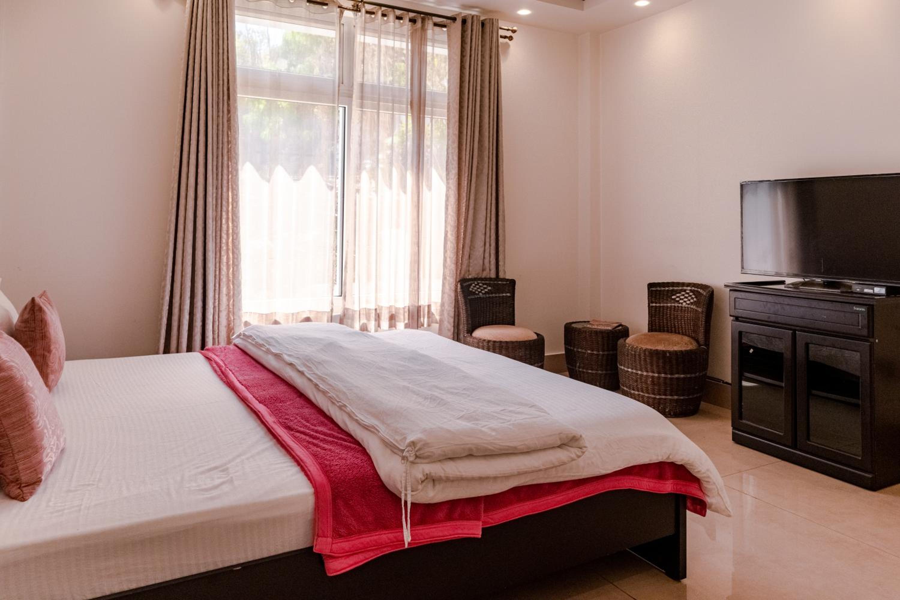 Deluxe Room (2 Adults + 1 Child) photo 2