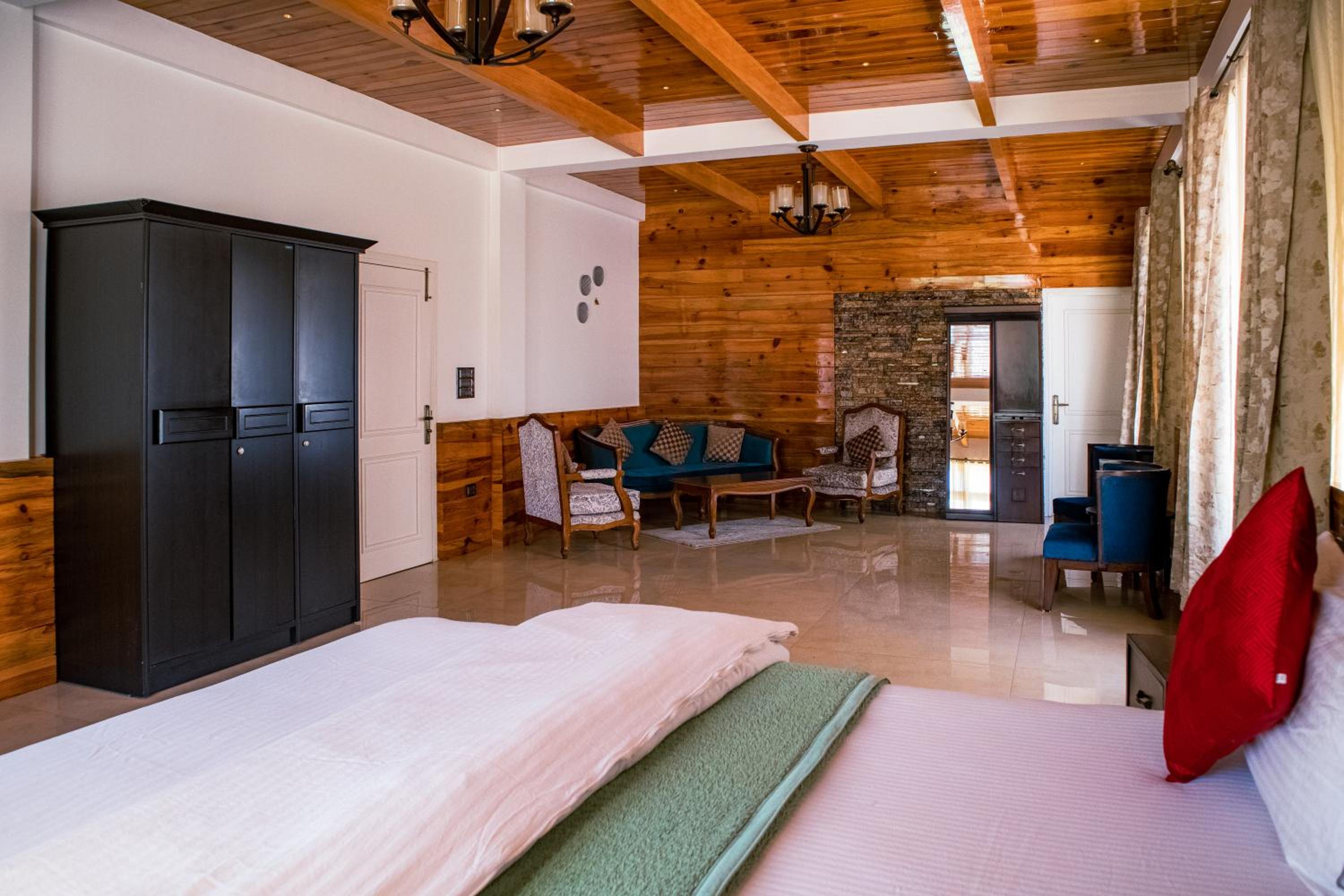 Deluxe King Room photo 3