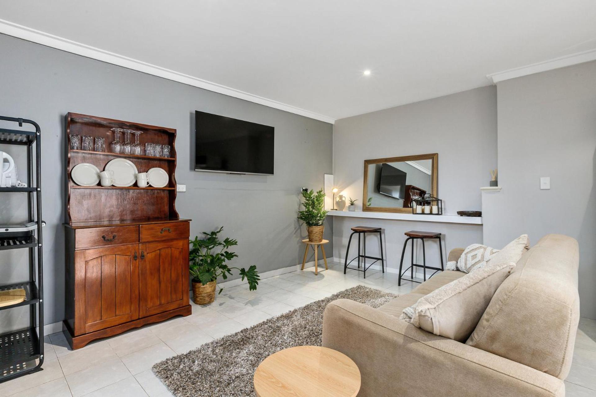 One-Bedroom House photo 1