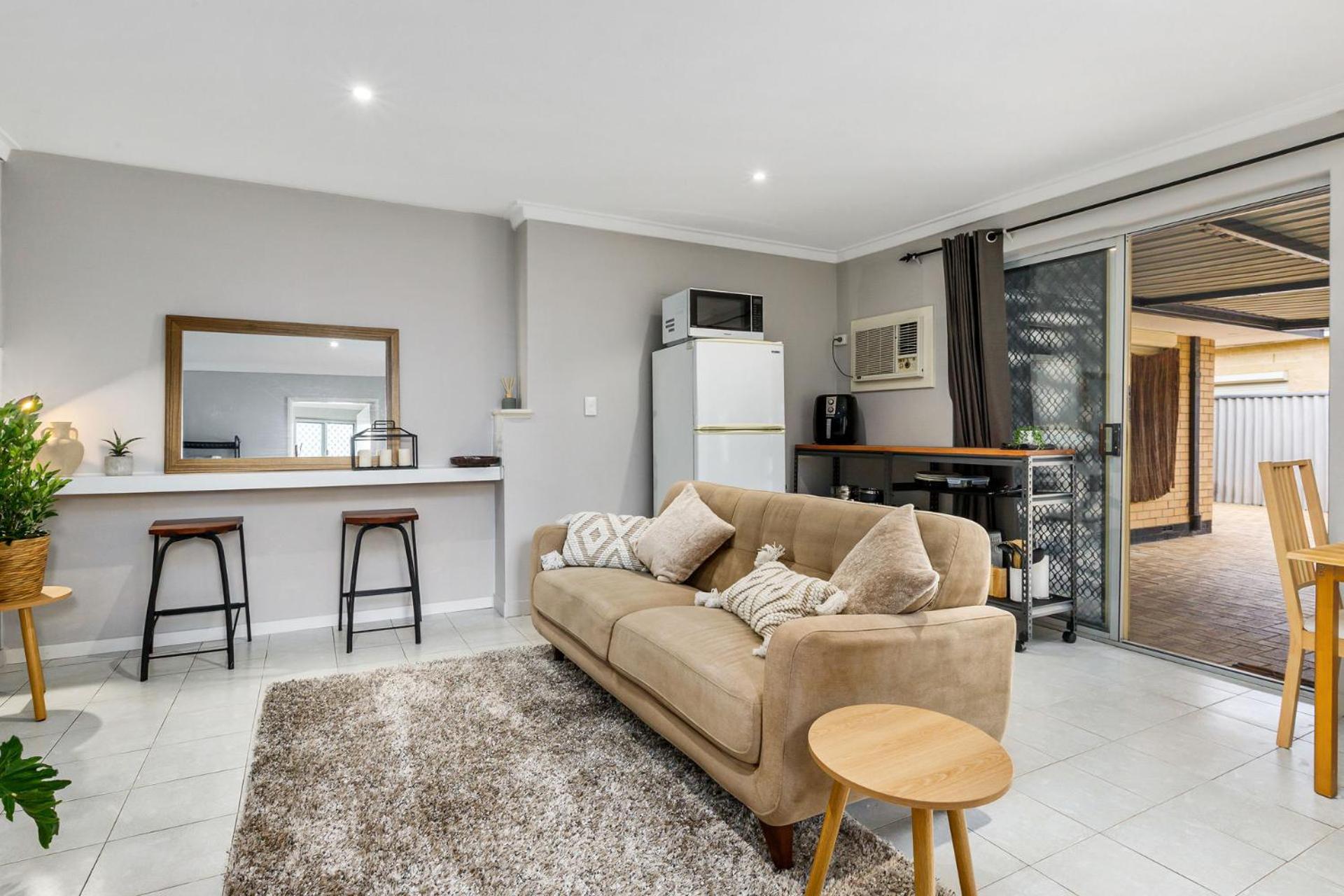 One-Bedroom House photo 3