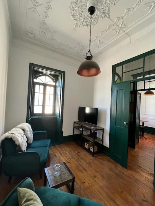Five-Bedroom House photo 1