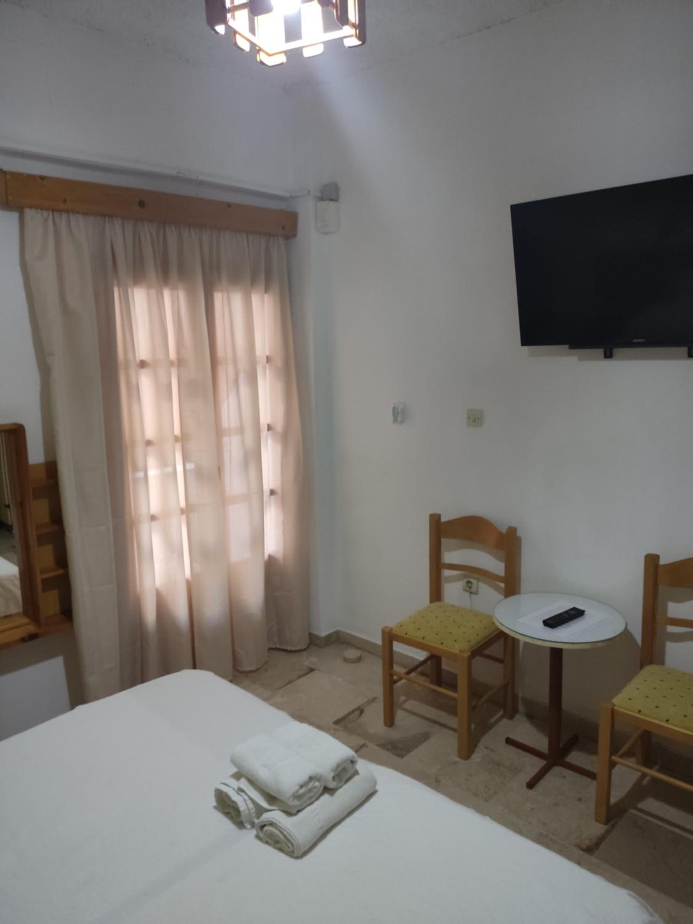 Budget Double Room - Photo 6