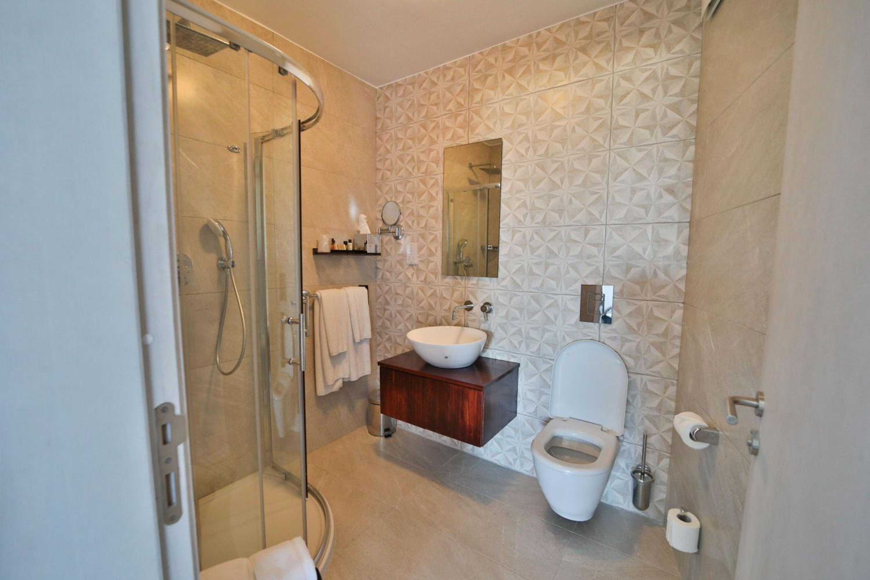 Penthouse Suite with Outdoor Jacuzzi photo 3