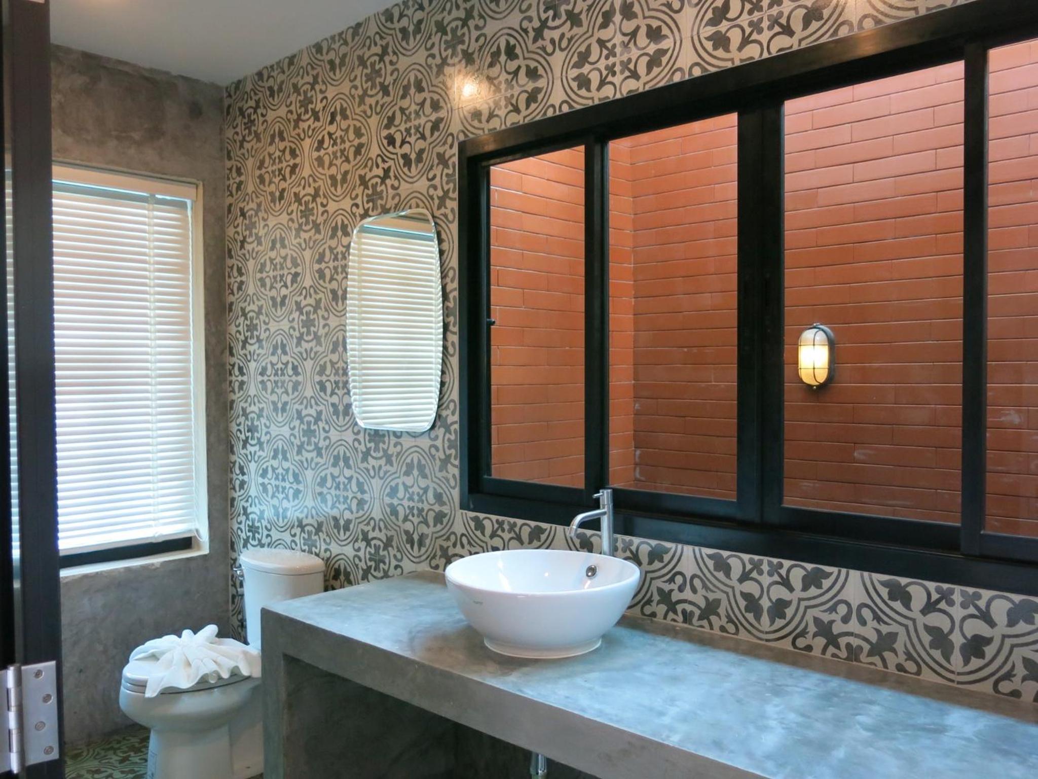 Large Double Room with Pool View - Ground Floor photo 2