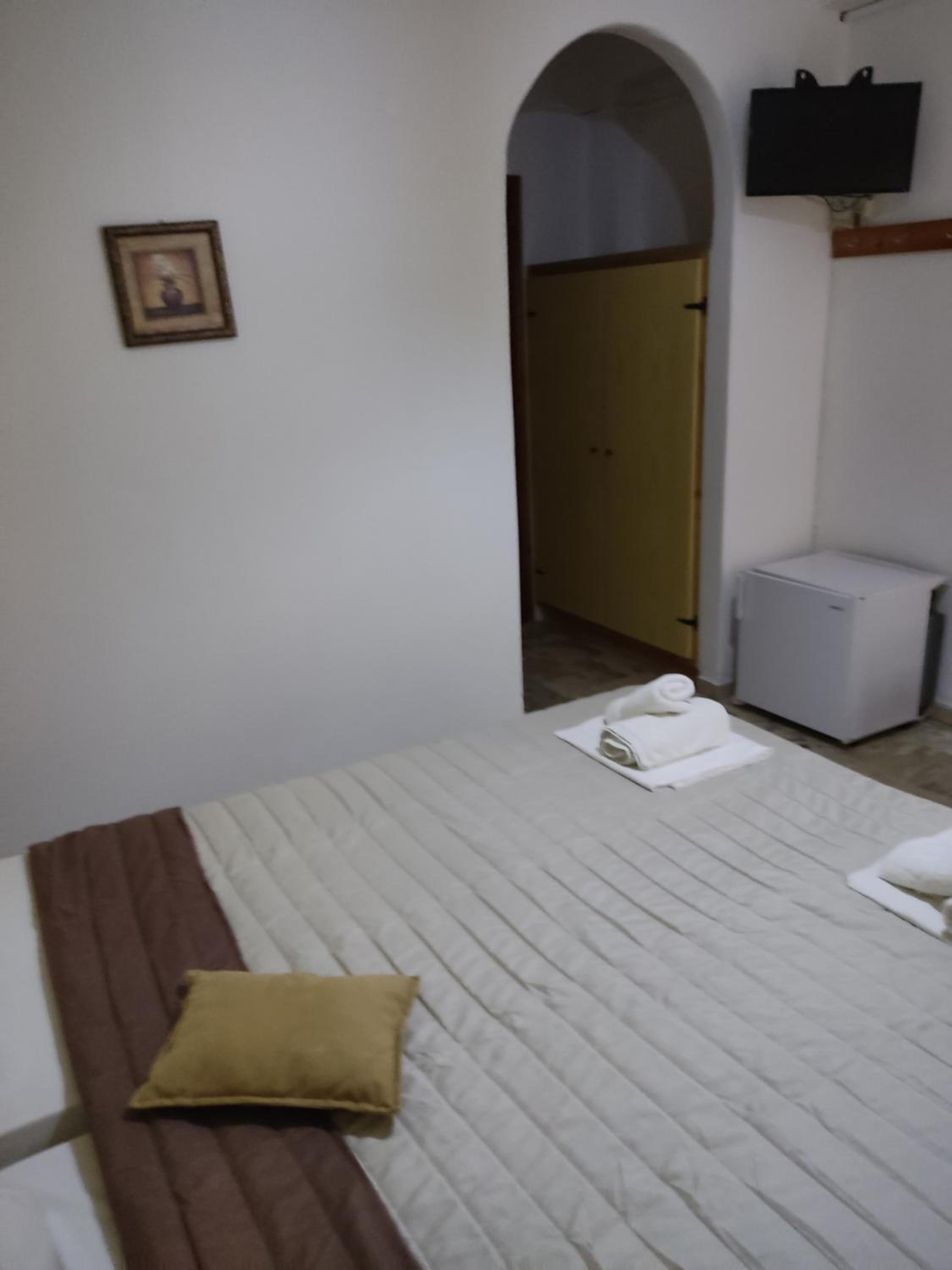 Budget Double Room - Photo 5