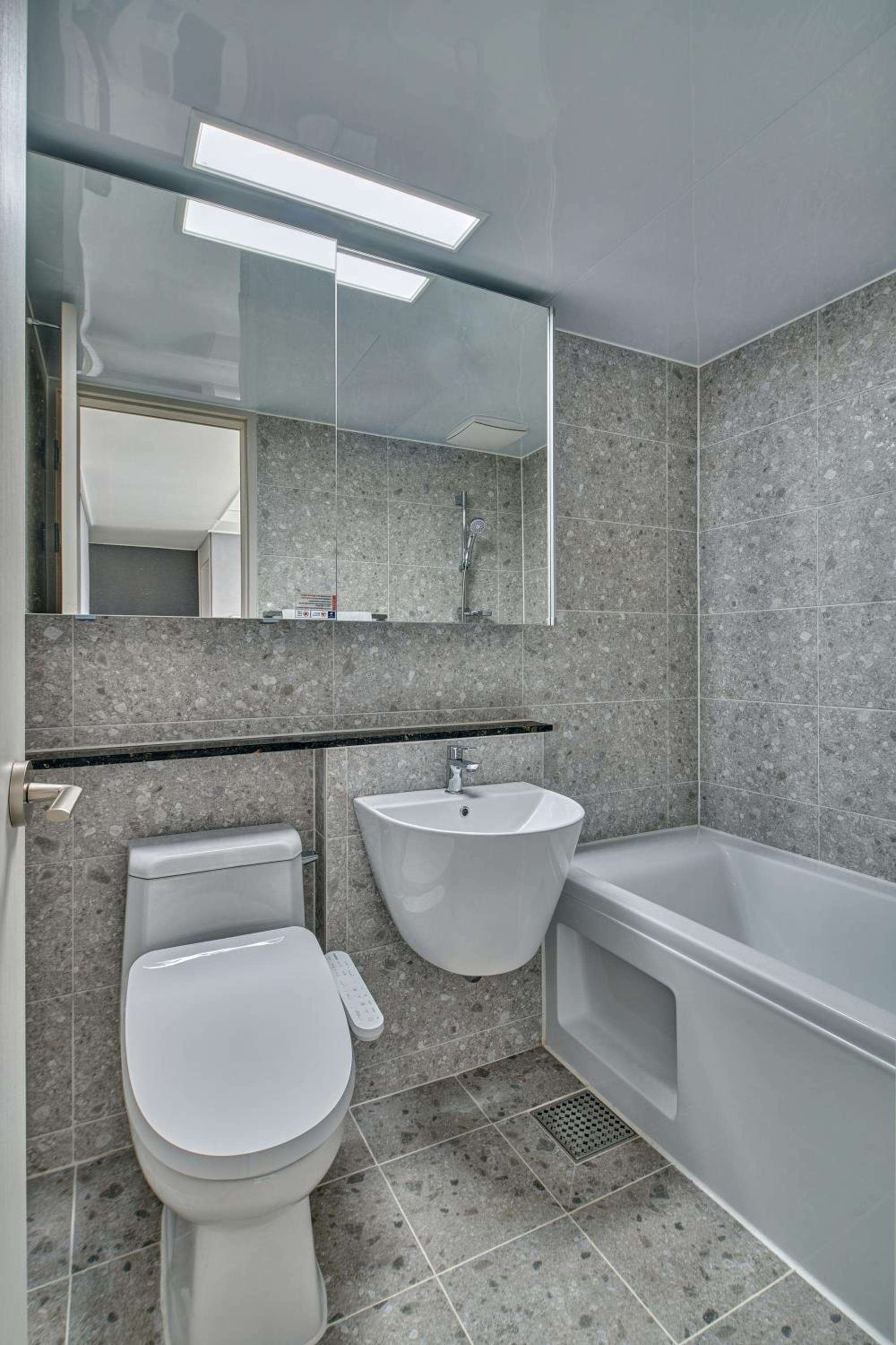 Executive Suite - Photo 4