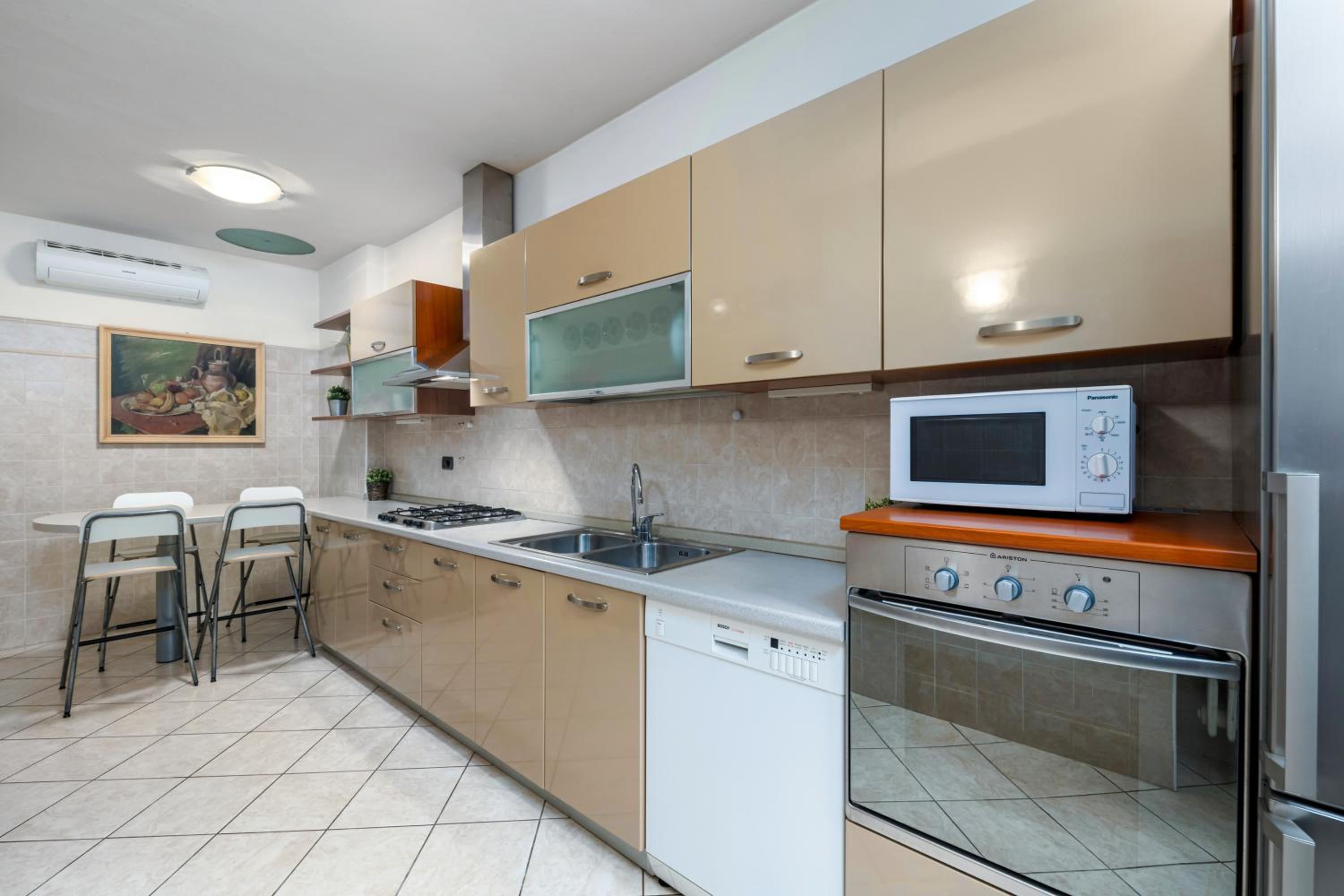 Villa photo 2
