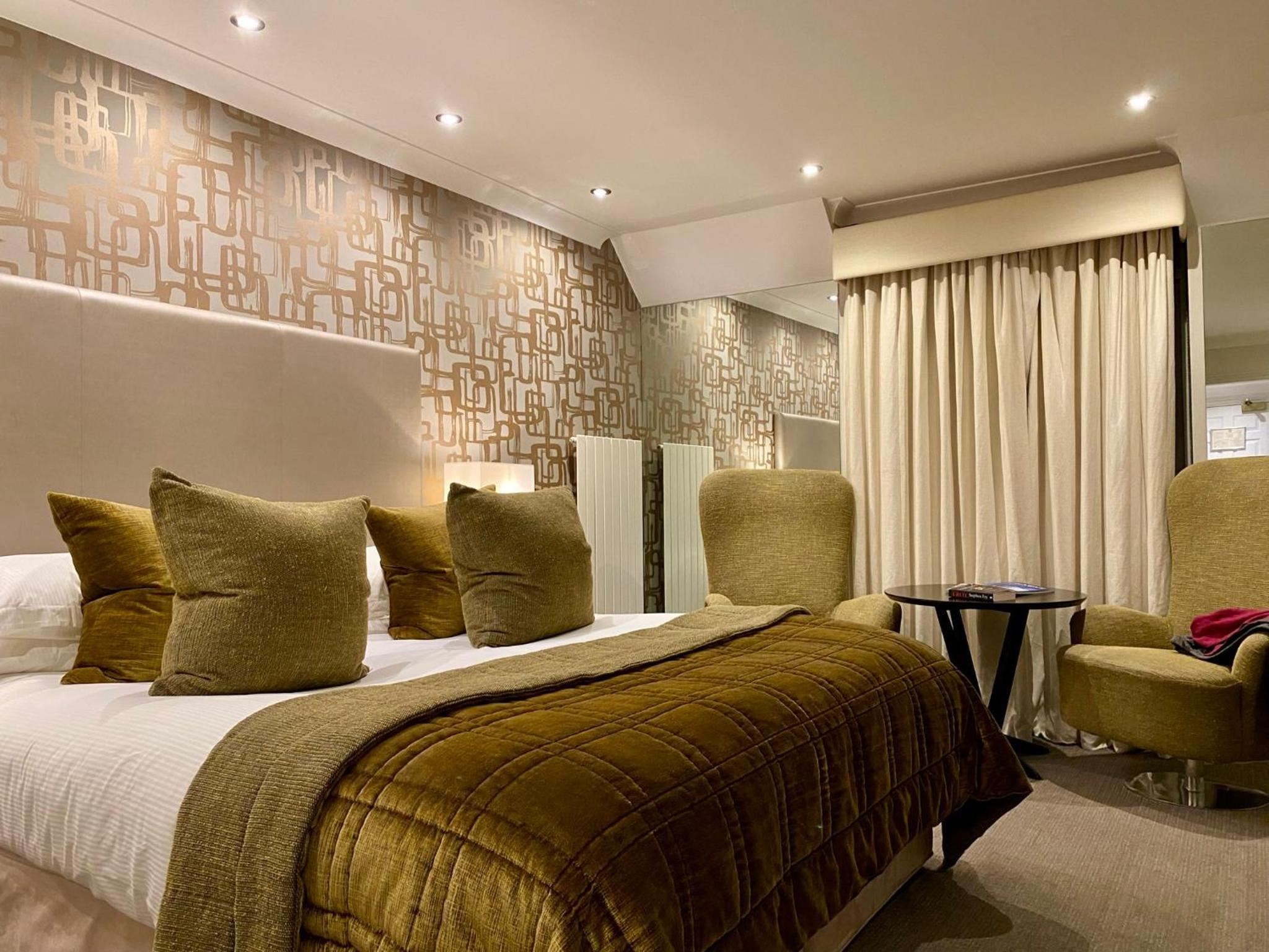 Luxury Super King  Room - Photo 8