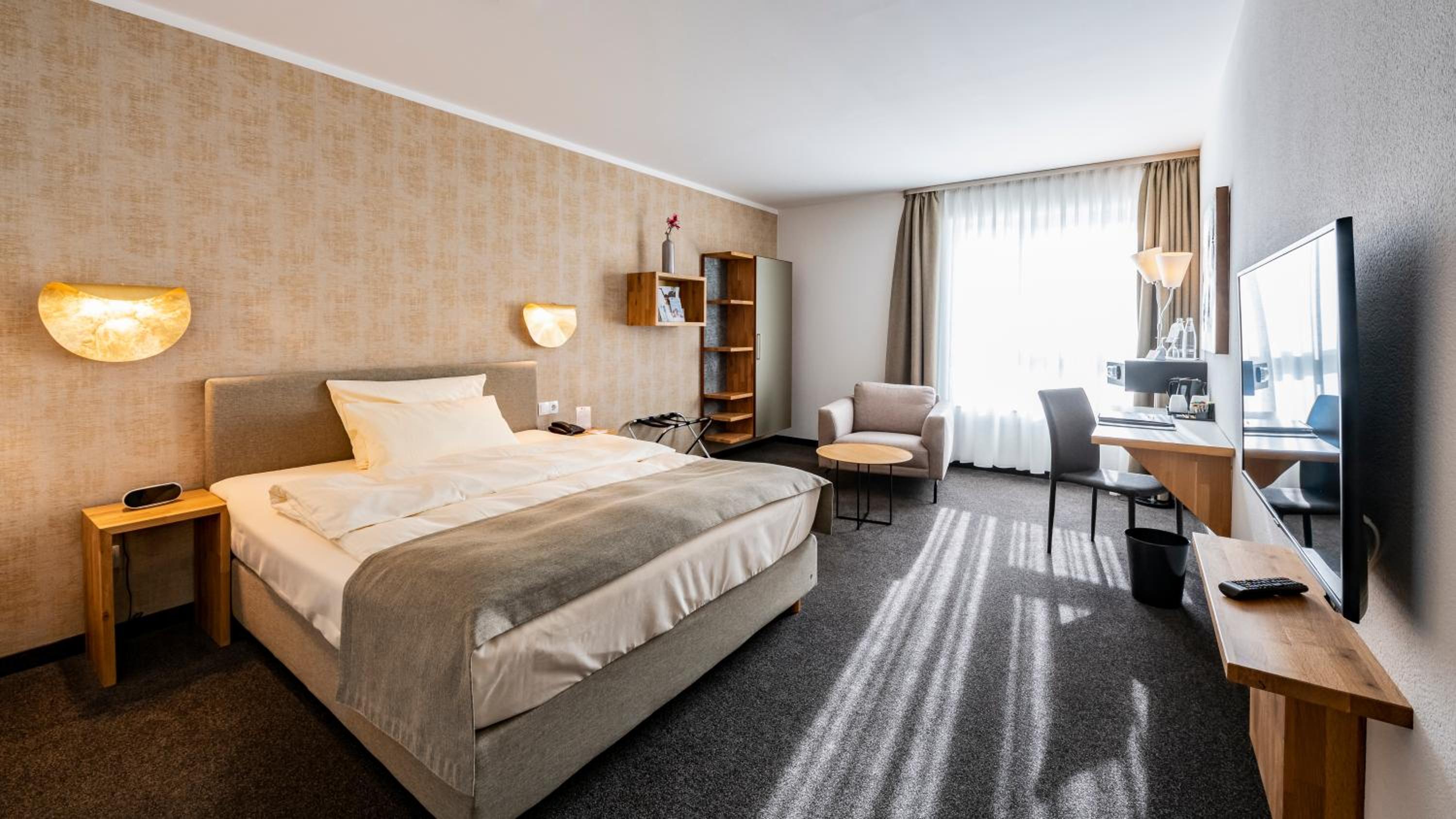 Standard Queen Room - Photo 6