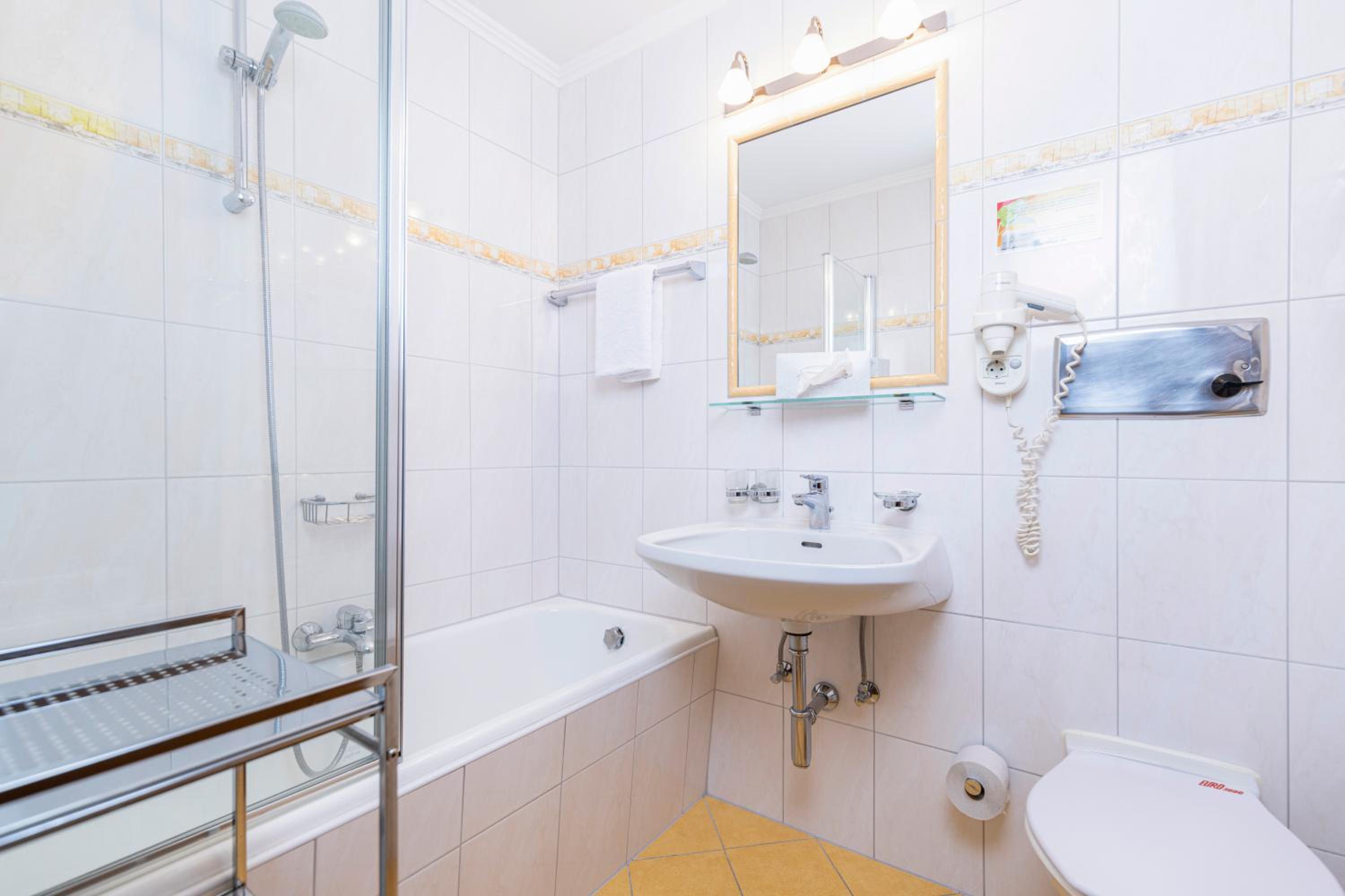Triple Room with Bathroom photo 3