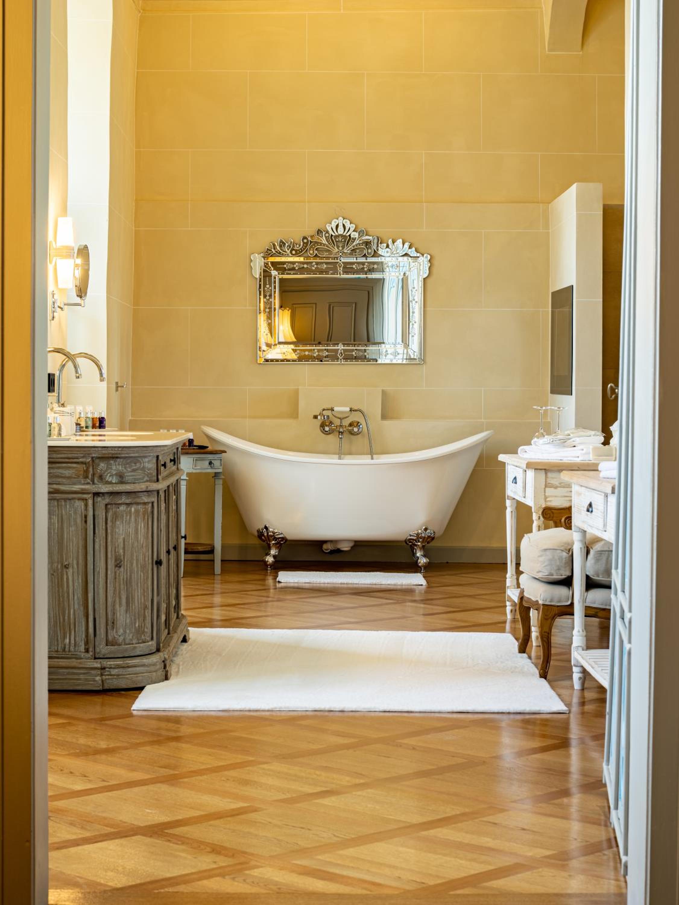Suite - Photo 7