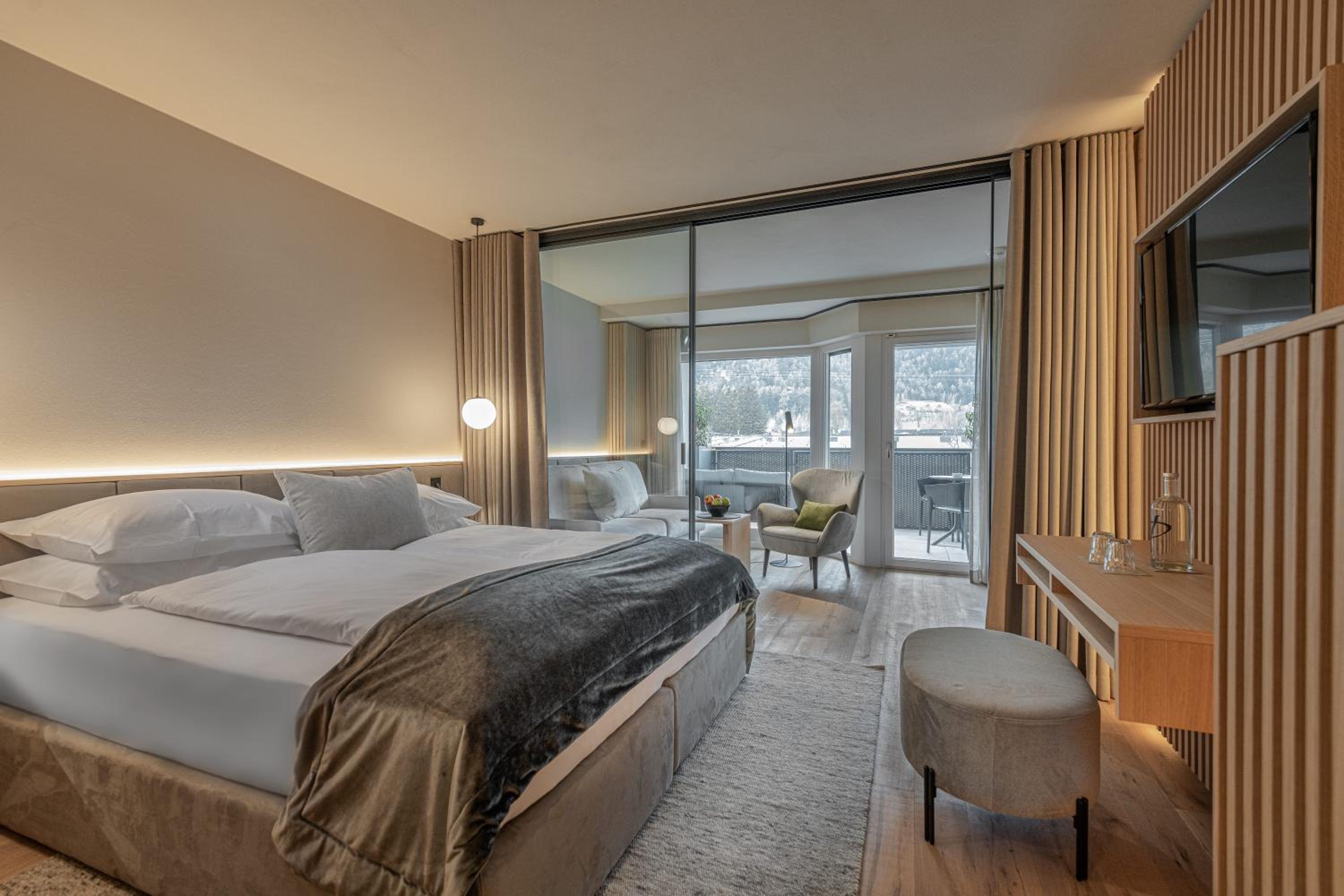 Superior Double Room with Balcony - Photo 3