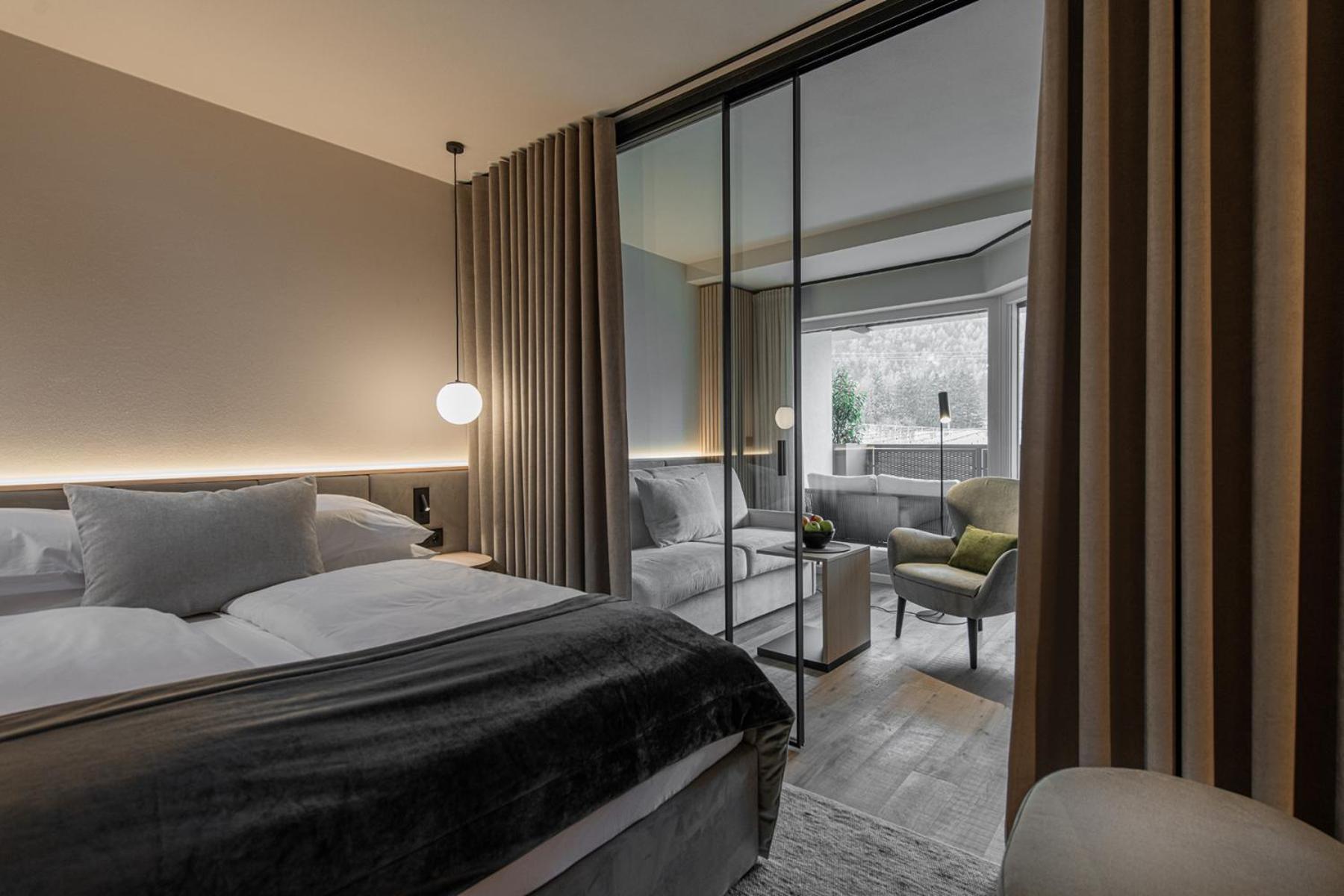 Superior Double Room with Balcony - Photo 4