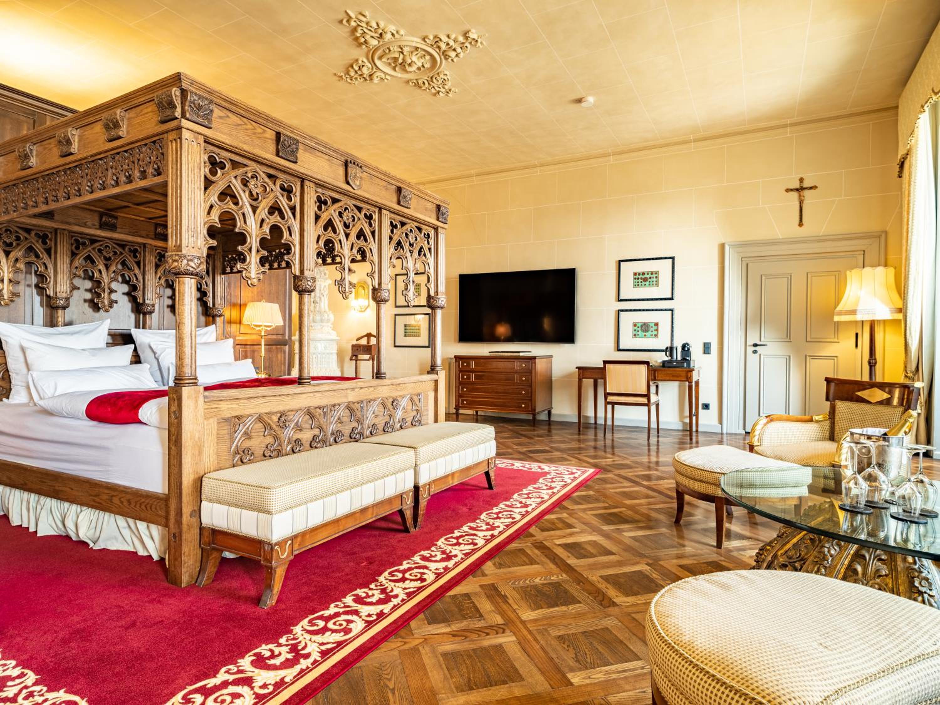 Suite - Photo 3