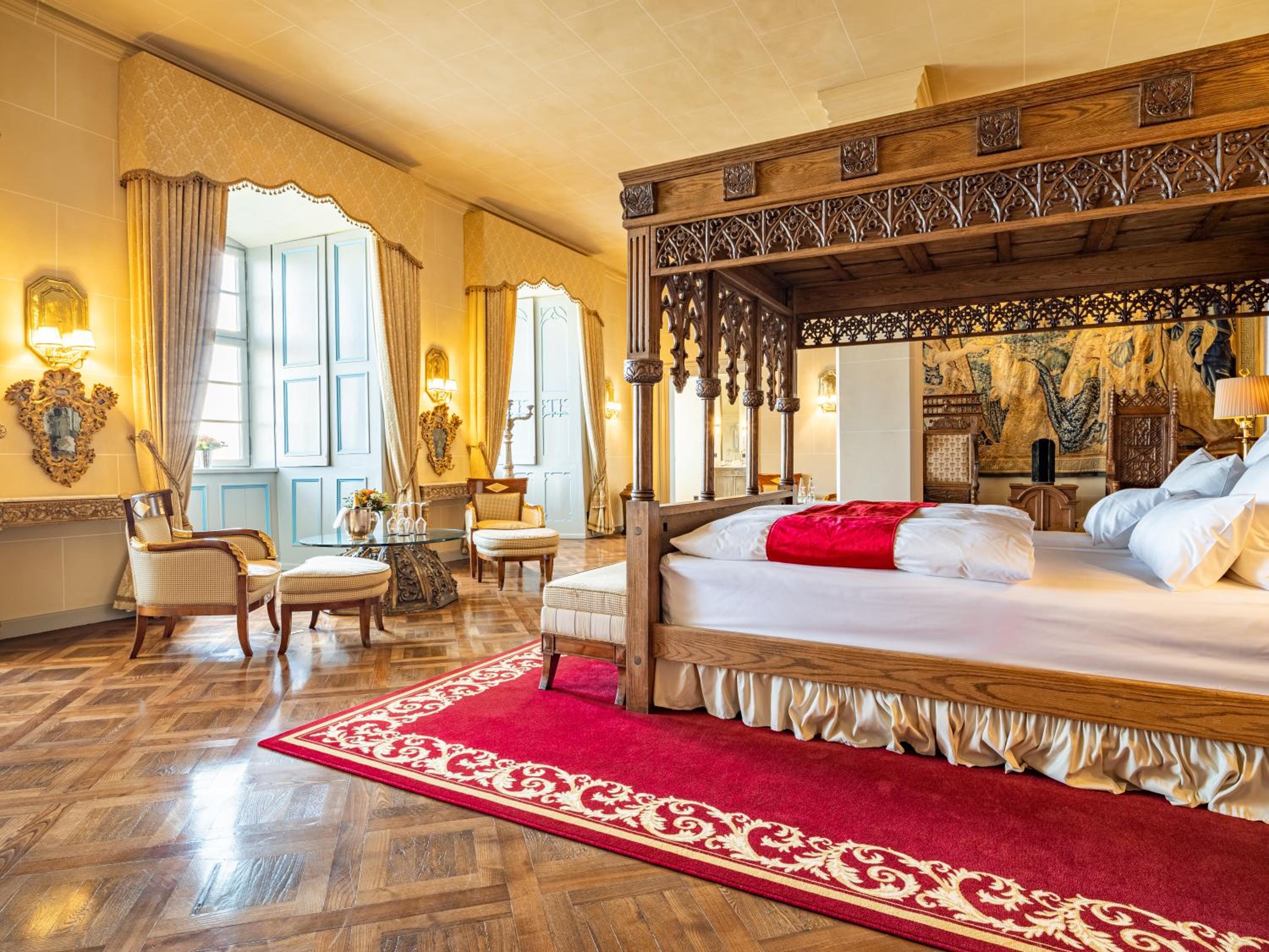 Suite - Photo 1