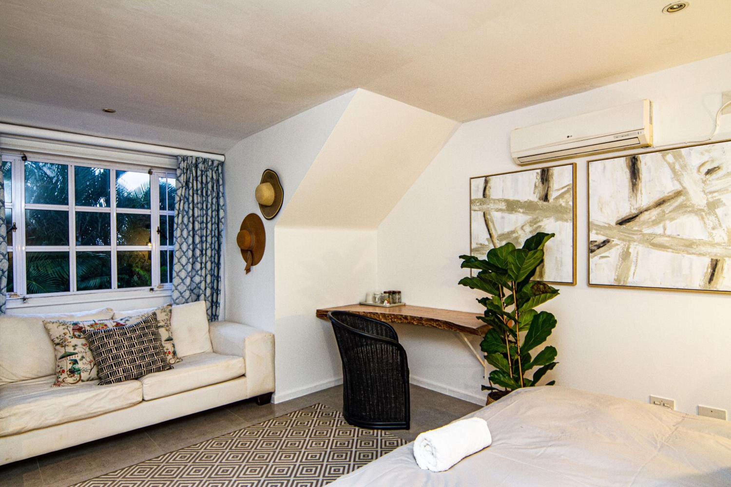 Twin Room - Photo 3
