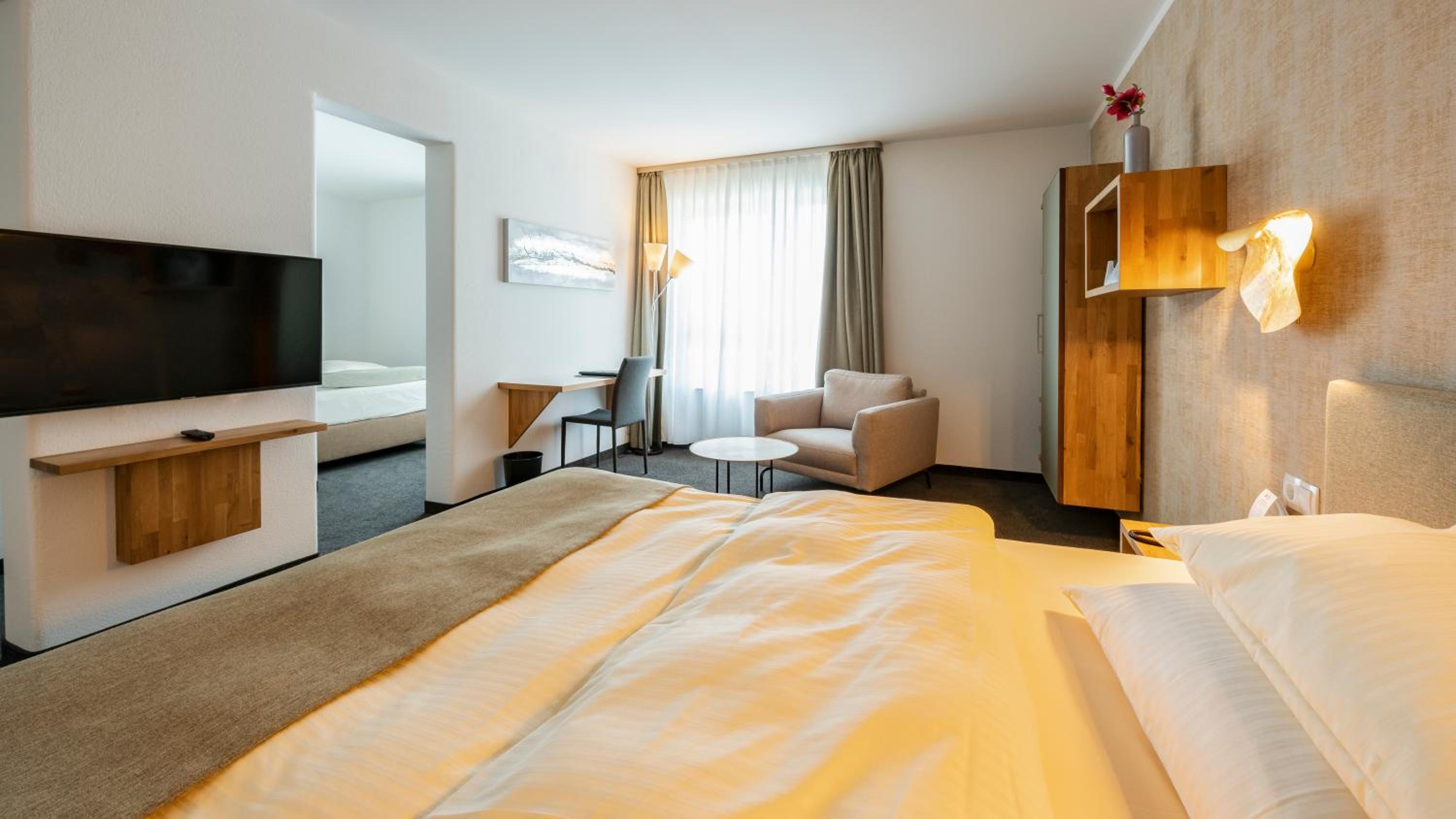 Modern Queen Suite - Photo 2