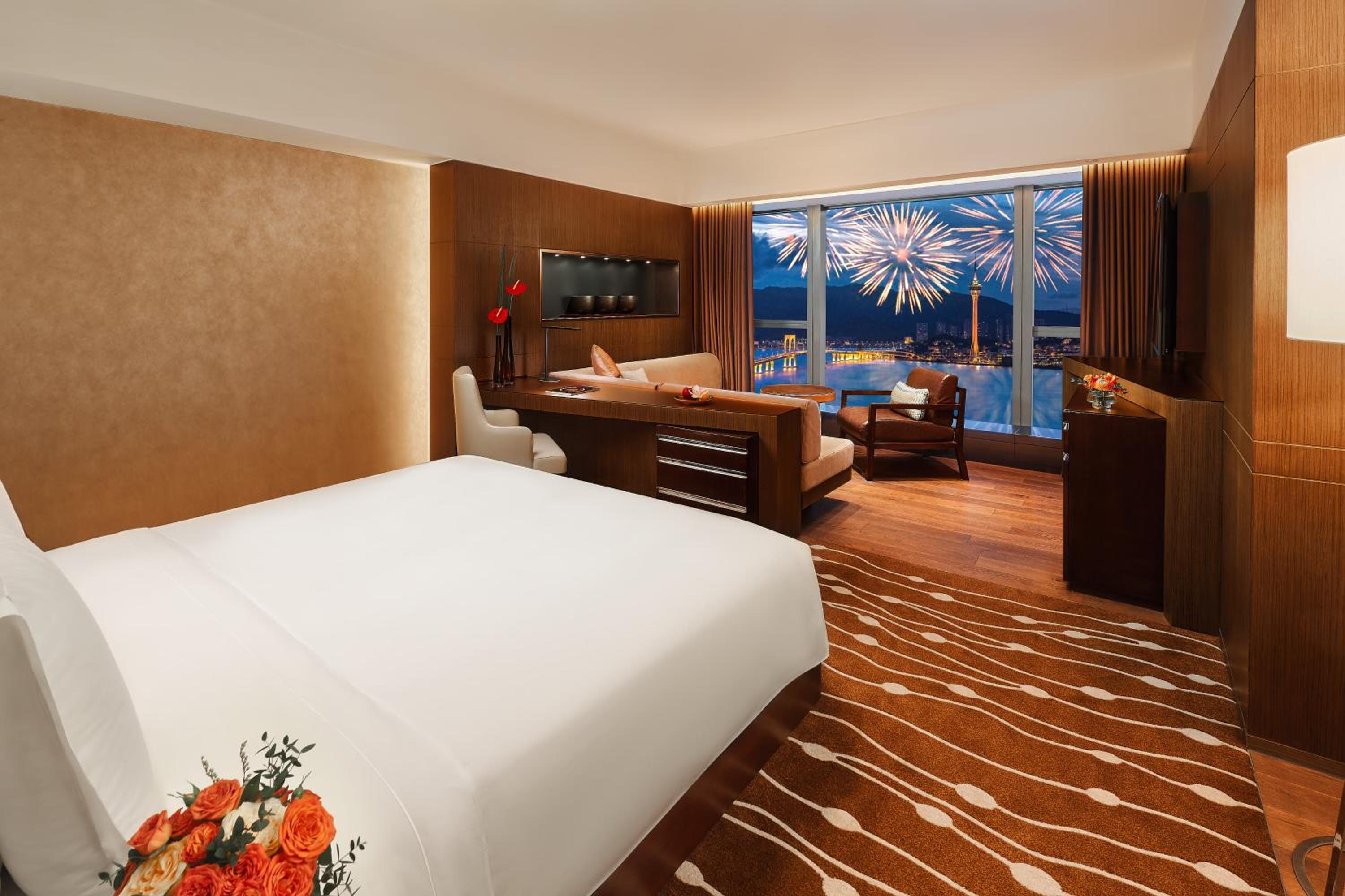 Waterfront View King Room (Splash & Stay Package) photo 1