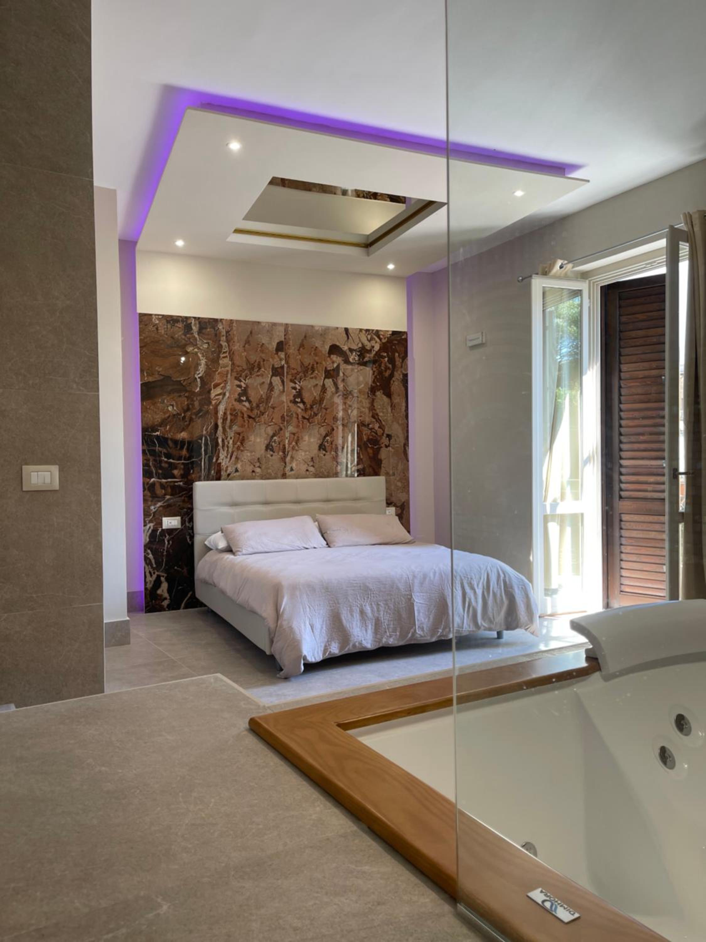 Queen Suite with Spa Bath photo 1